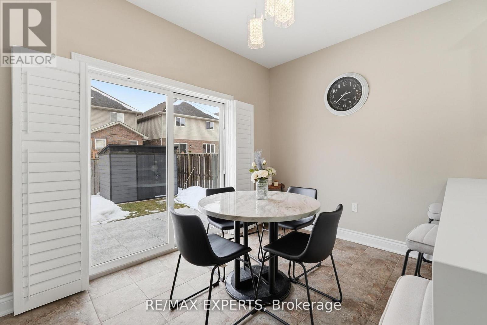74 BOULDER CRESCENT — photo 17