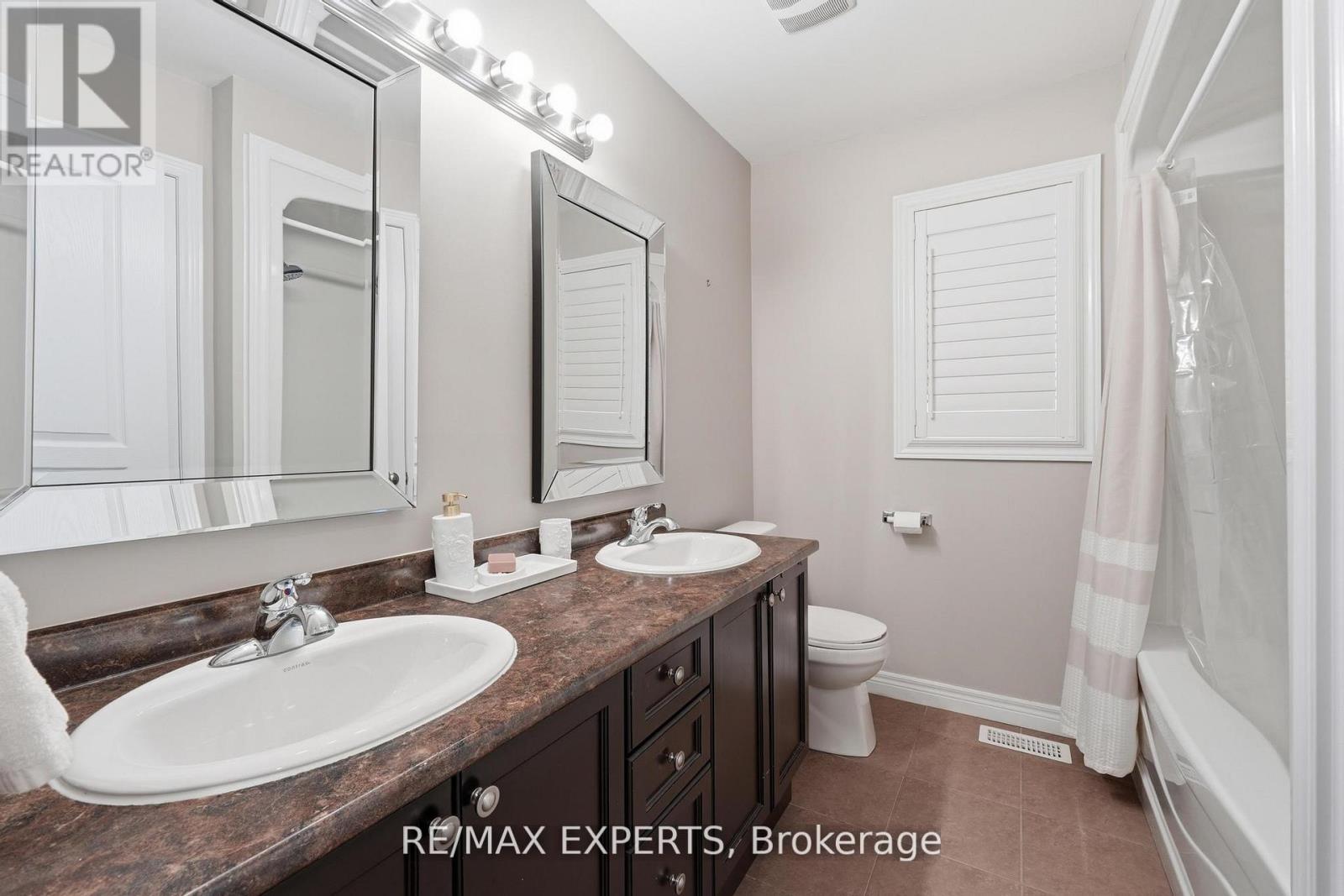 74 BOULDER CRESCENT — photo 28