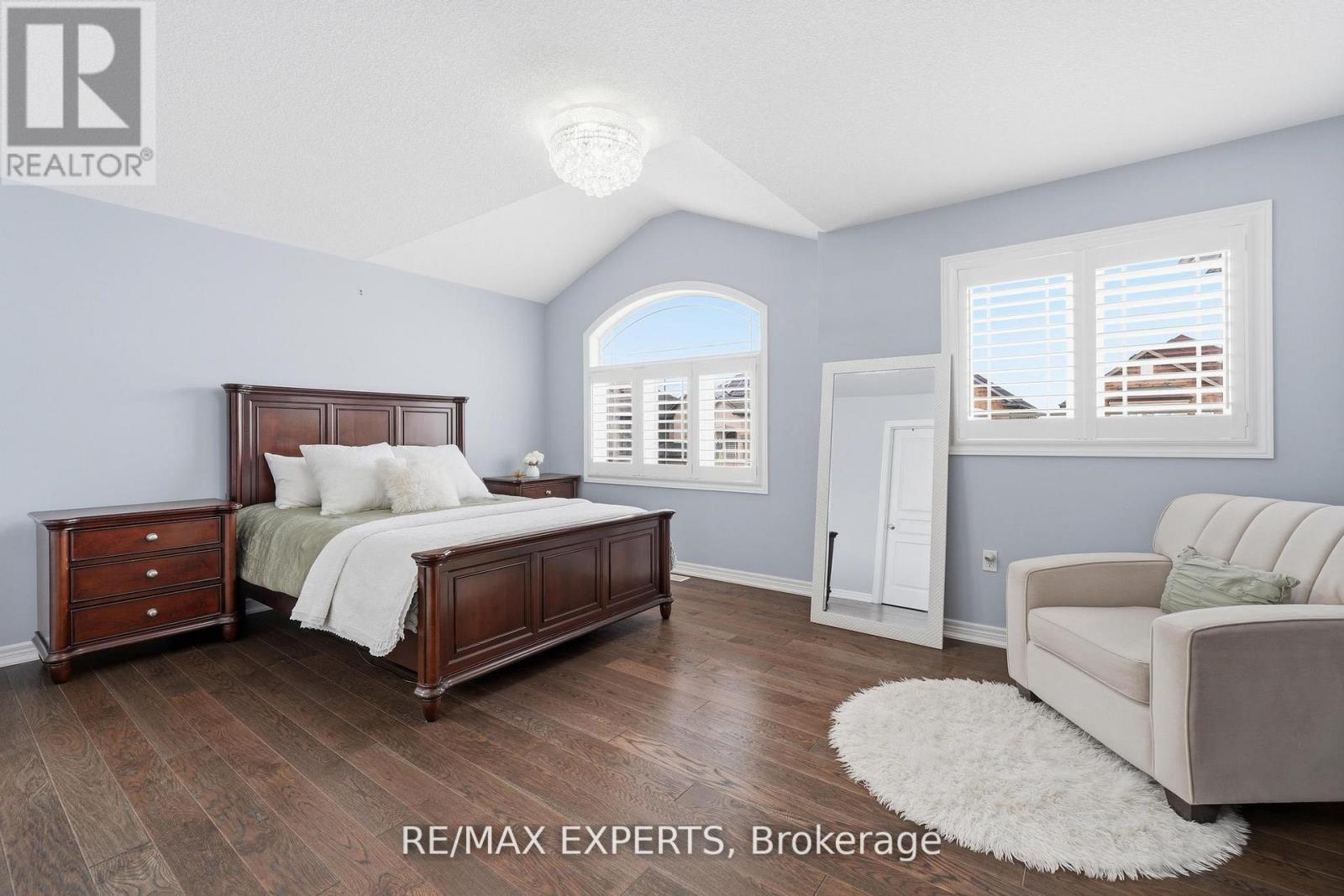 74 BOULDER CRESCENT — photo 30