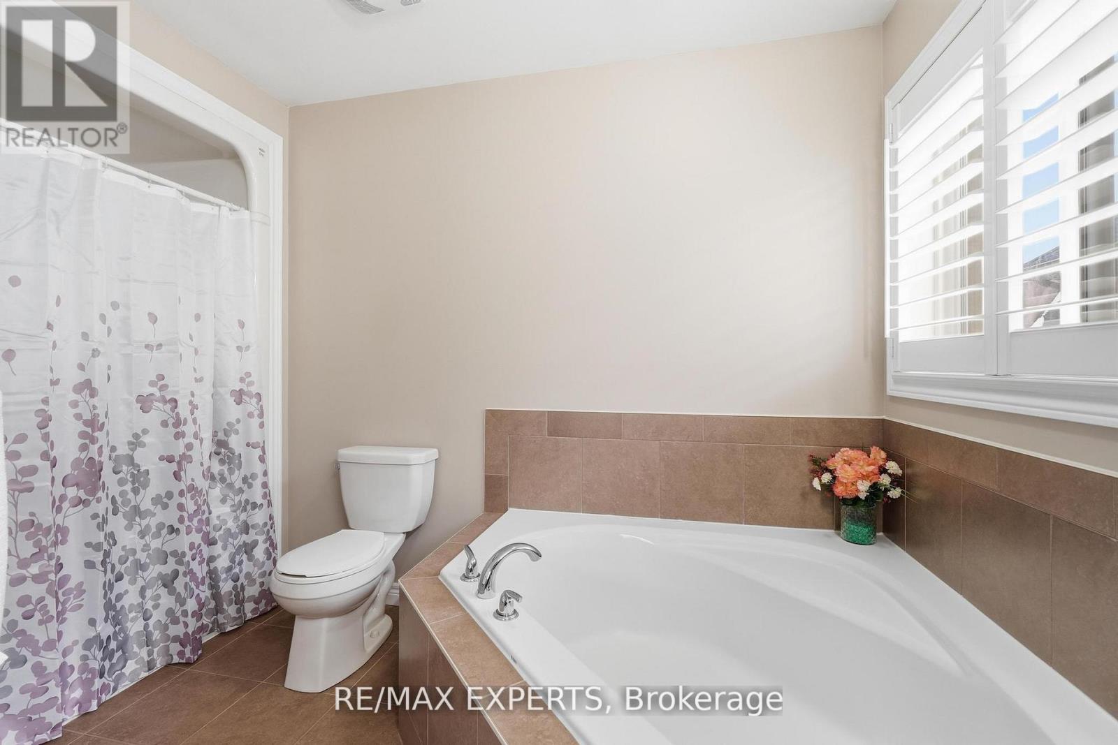 74 BOULDER CRESCENT — photo 33