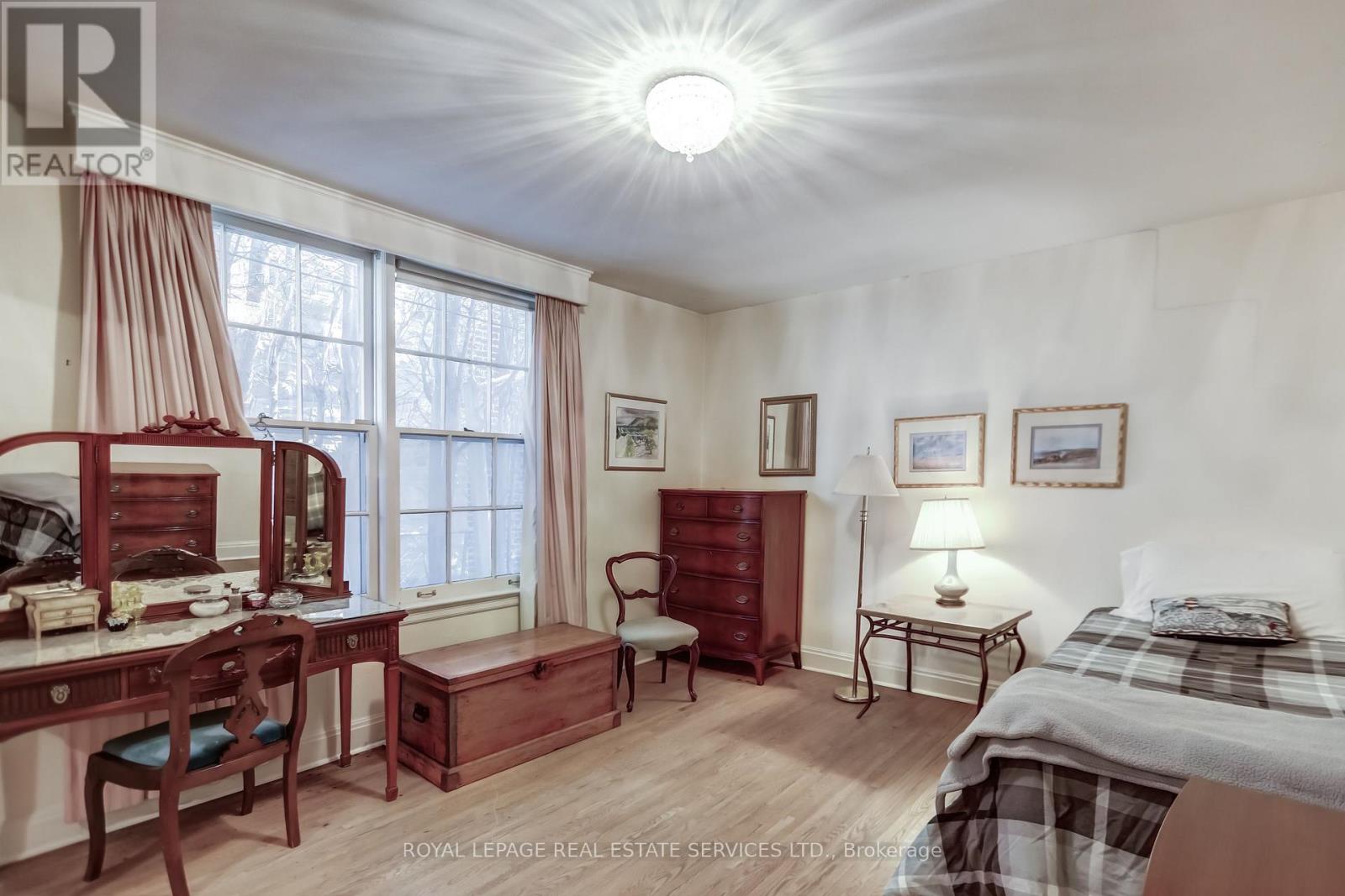 44 HIGHLAND CRESCENT - 20