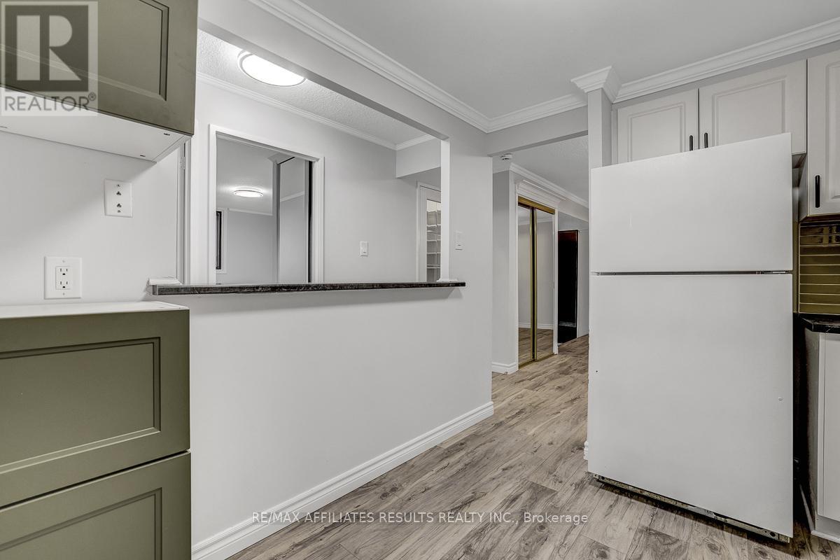 #1609 415 GREENVIEW AVENUE - 19