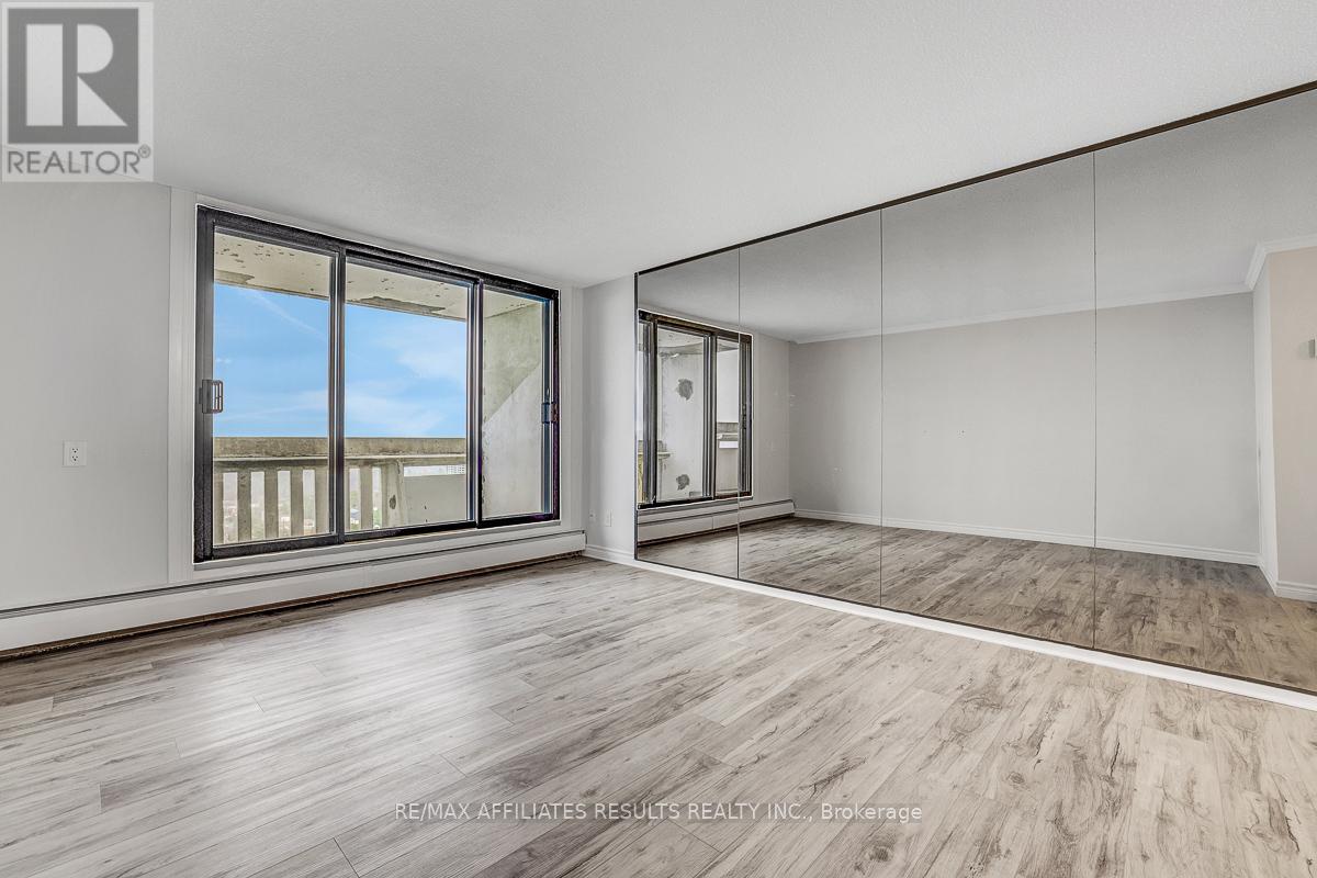 #1609 415 GREENVIEW AVENUE - 14