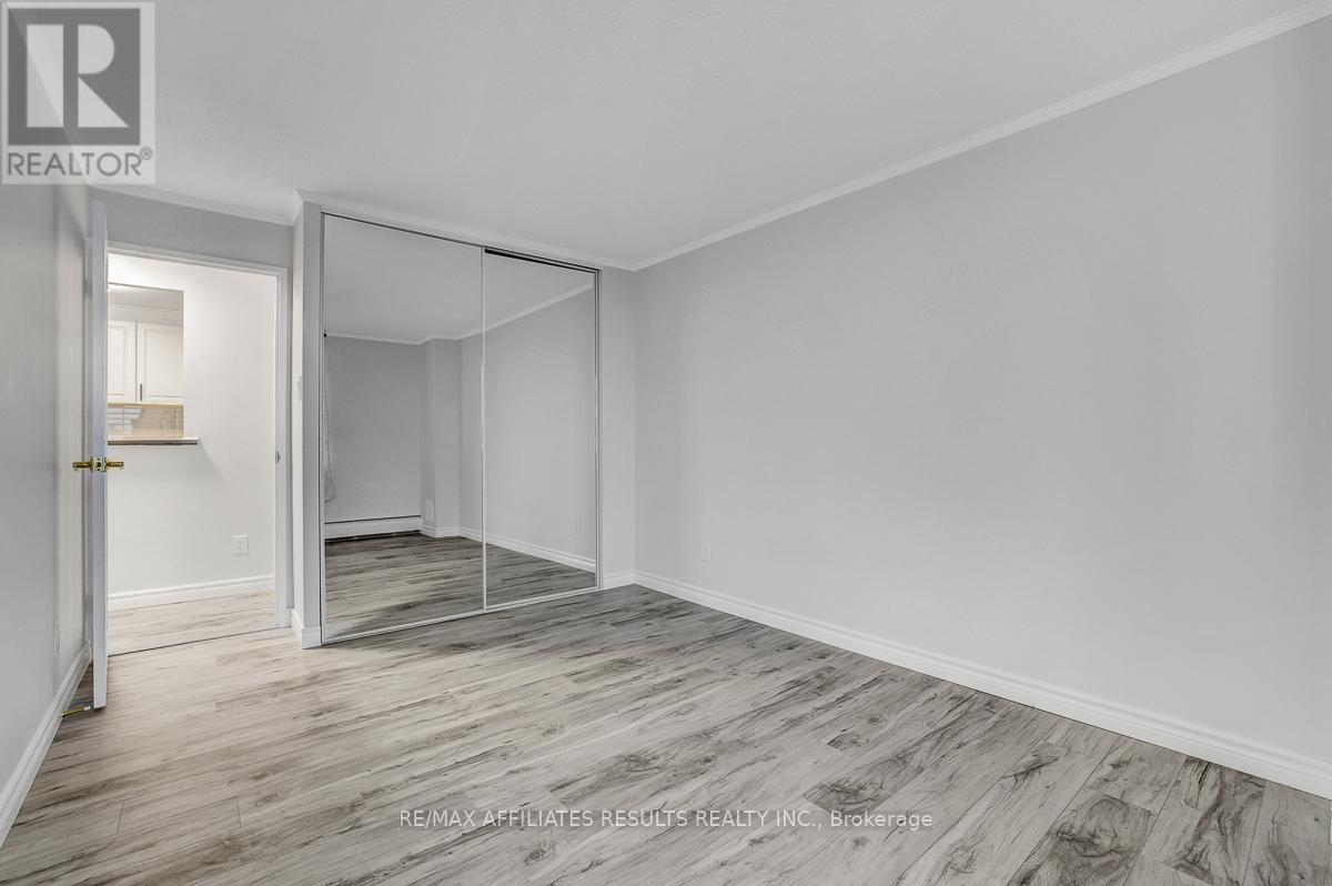 #1609 415 GREENVIEW AVENUE - 24