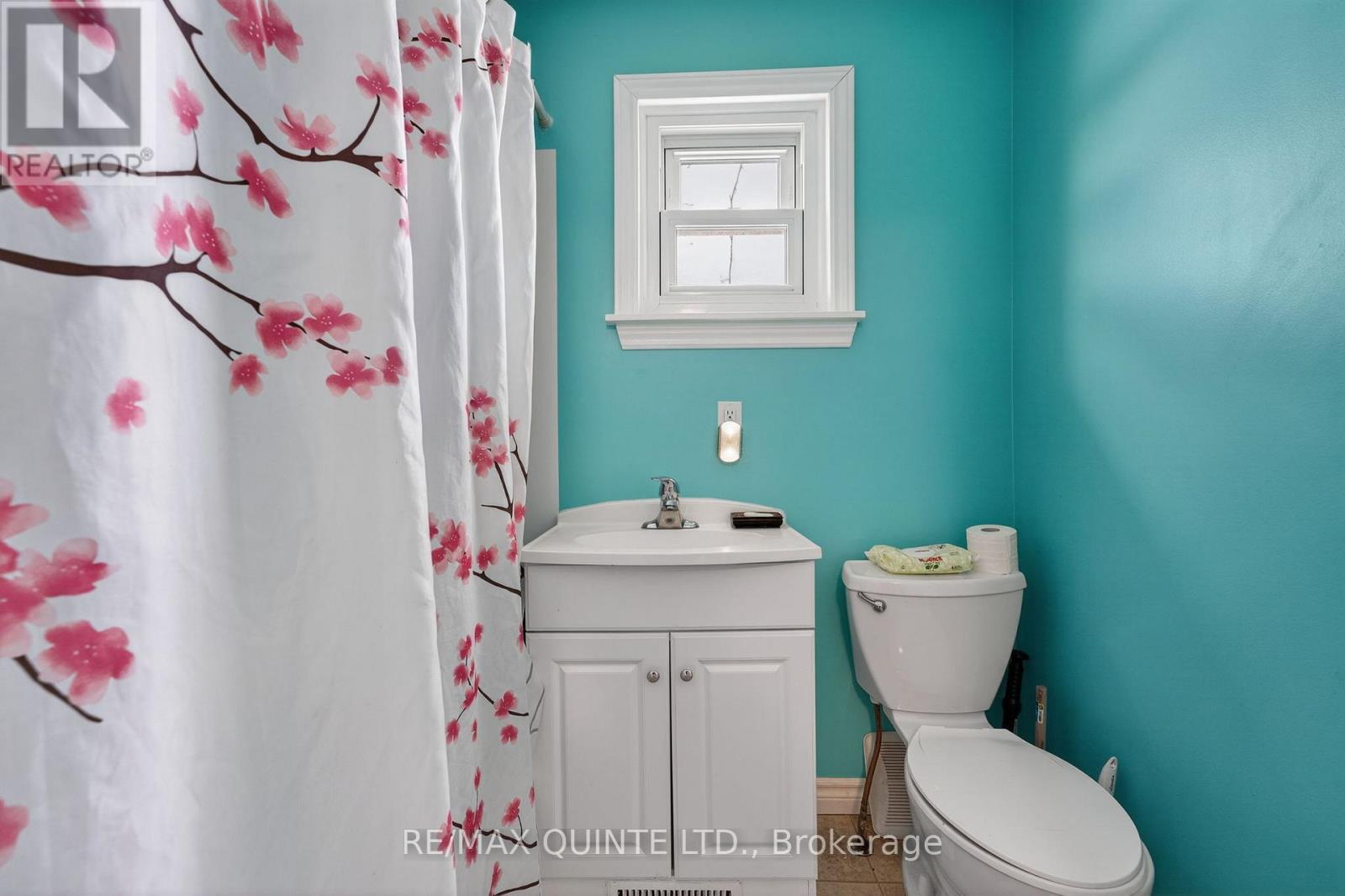 34 PRINCE OF WALES DRIVE — photo 7