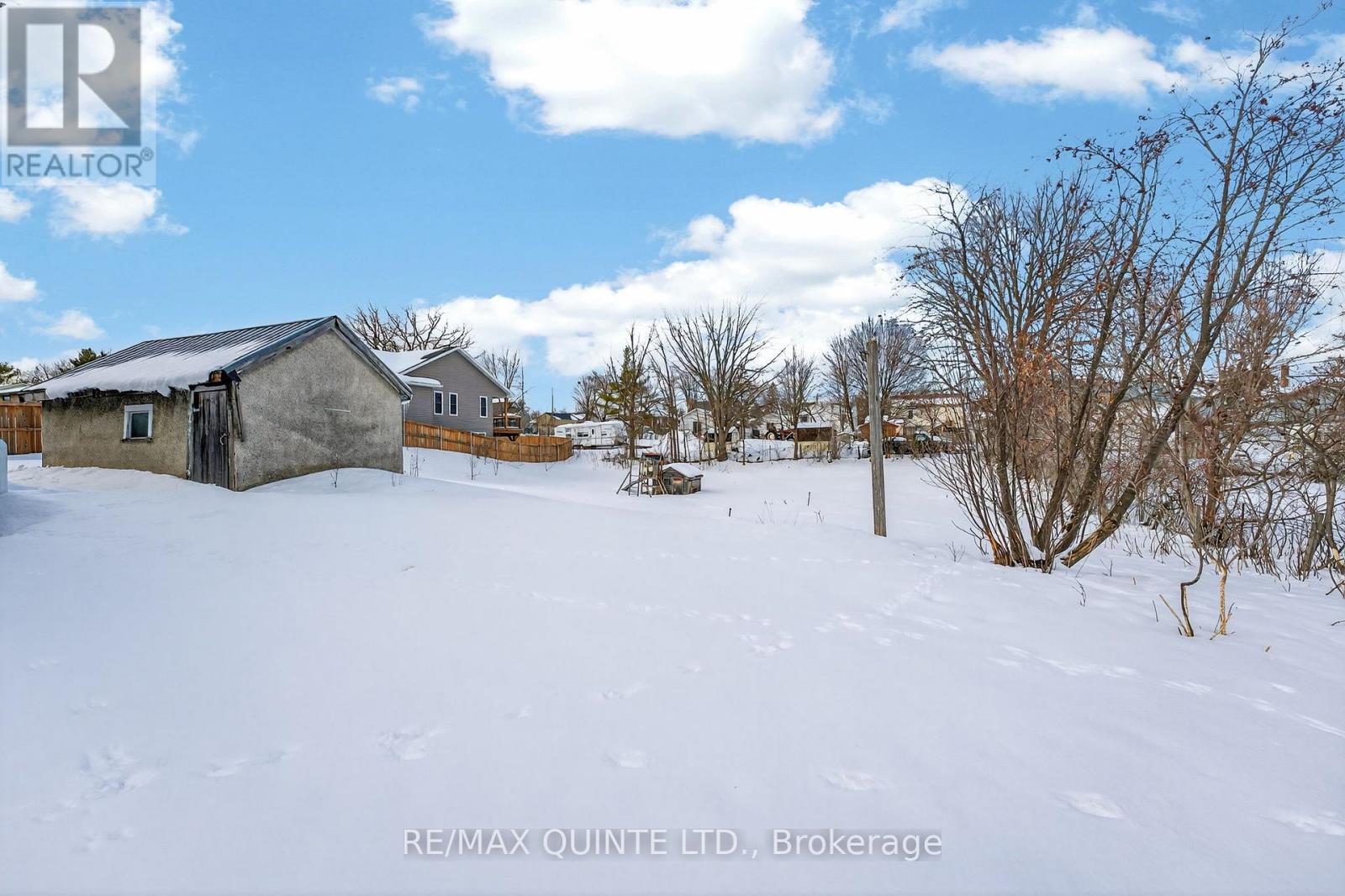 34 PRINCE OF WALES DRIVE — photo 8
