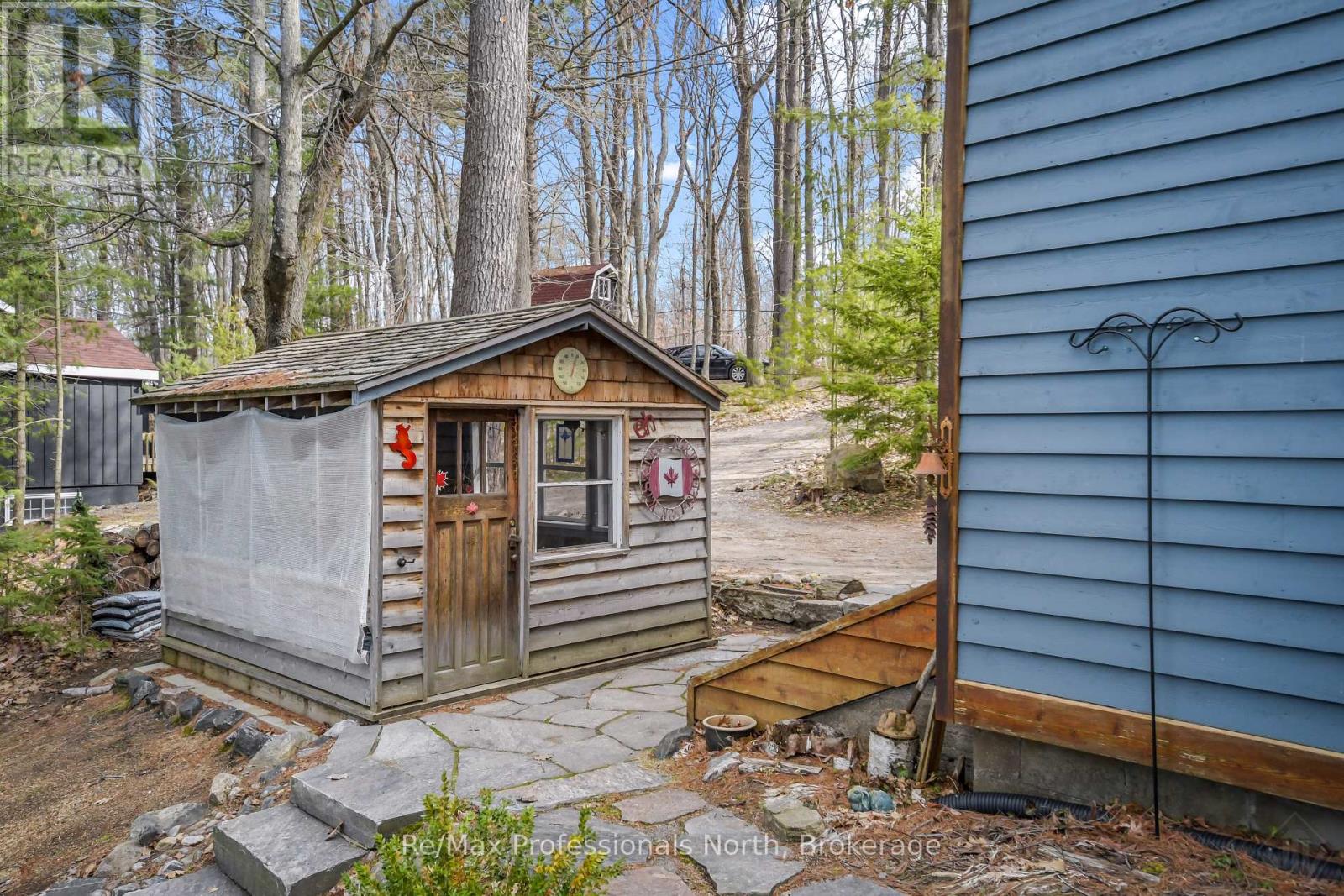 #38 1090 ARUNDEL LODGE ROAD - 31