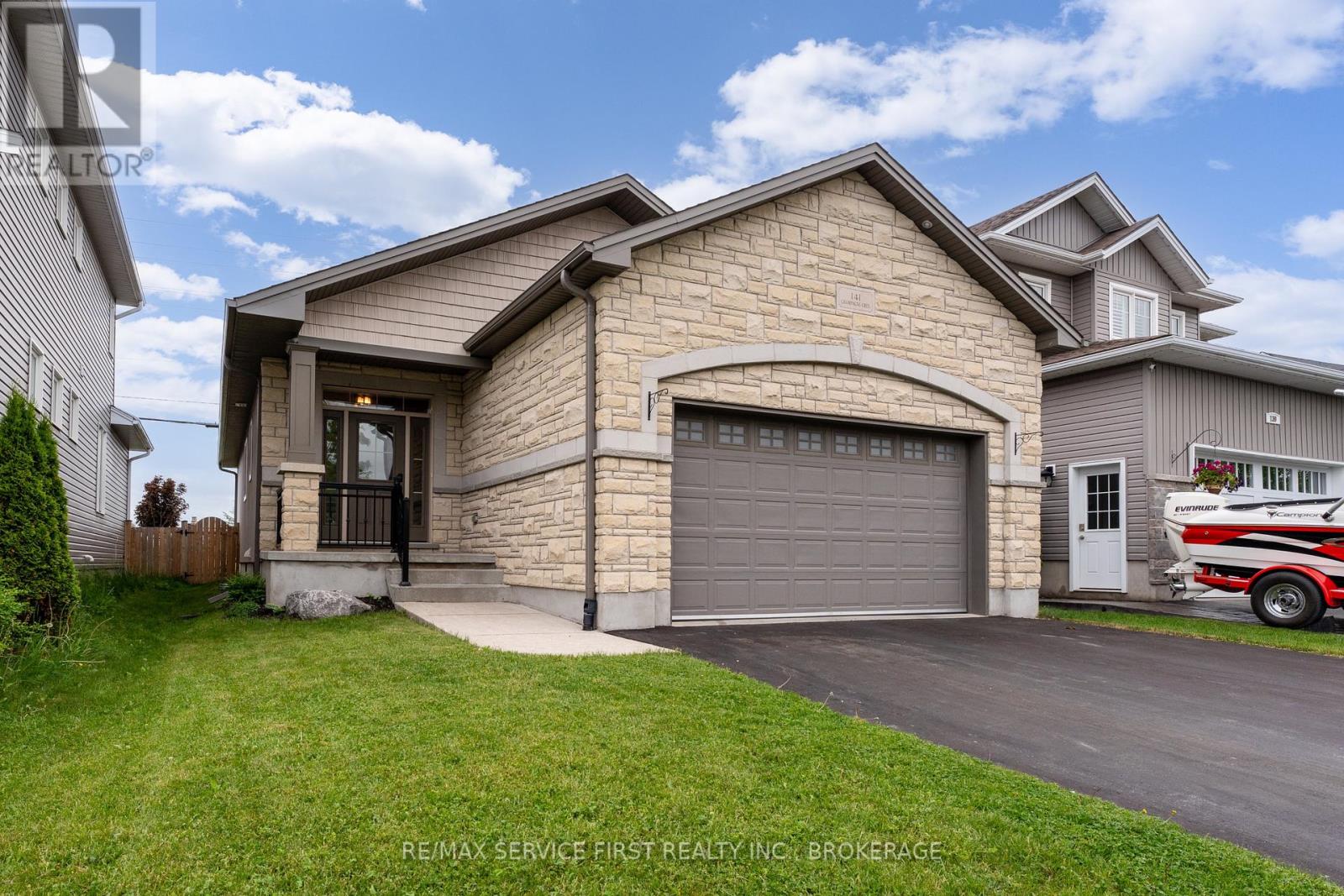 141 CHAMPAGNE CRESCENT - 2