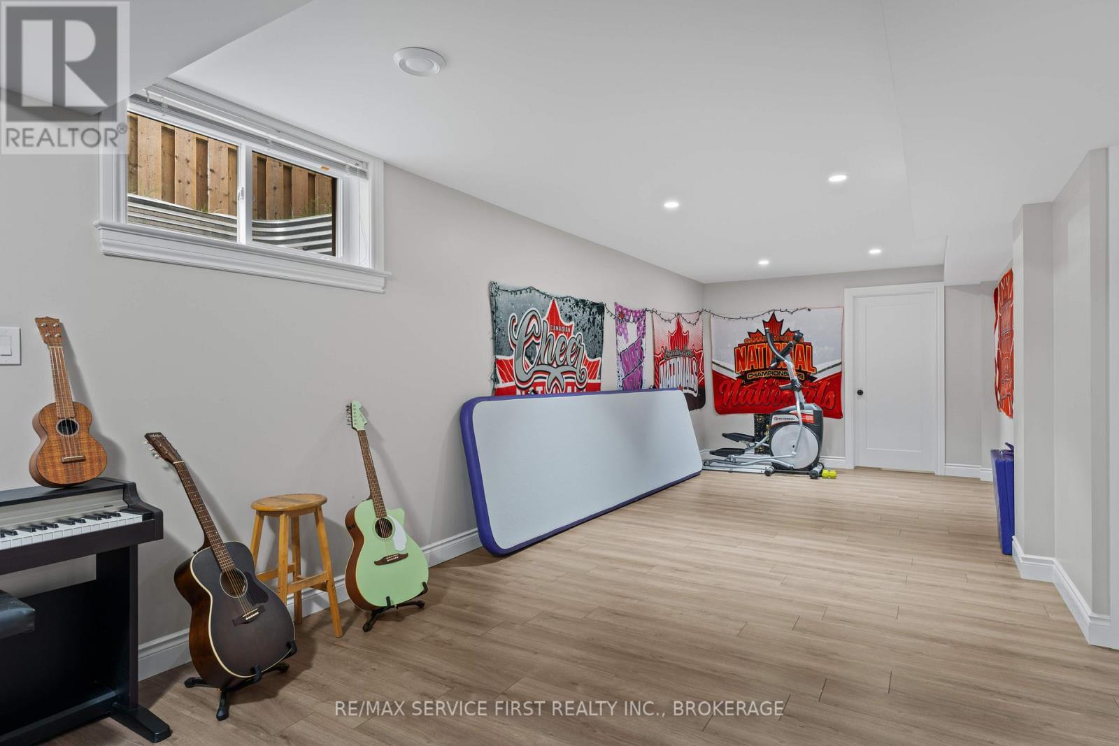 141 CHAMPAGNE CRESCENT - 23