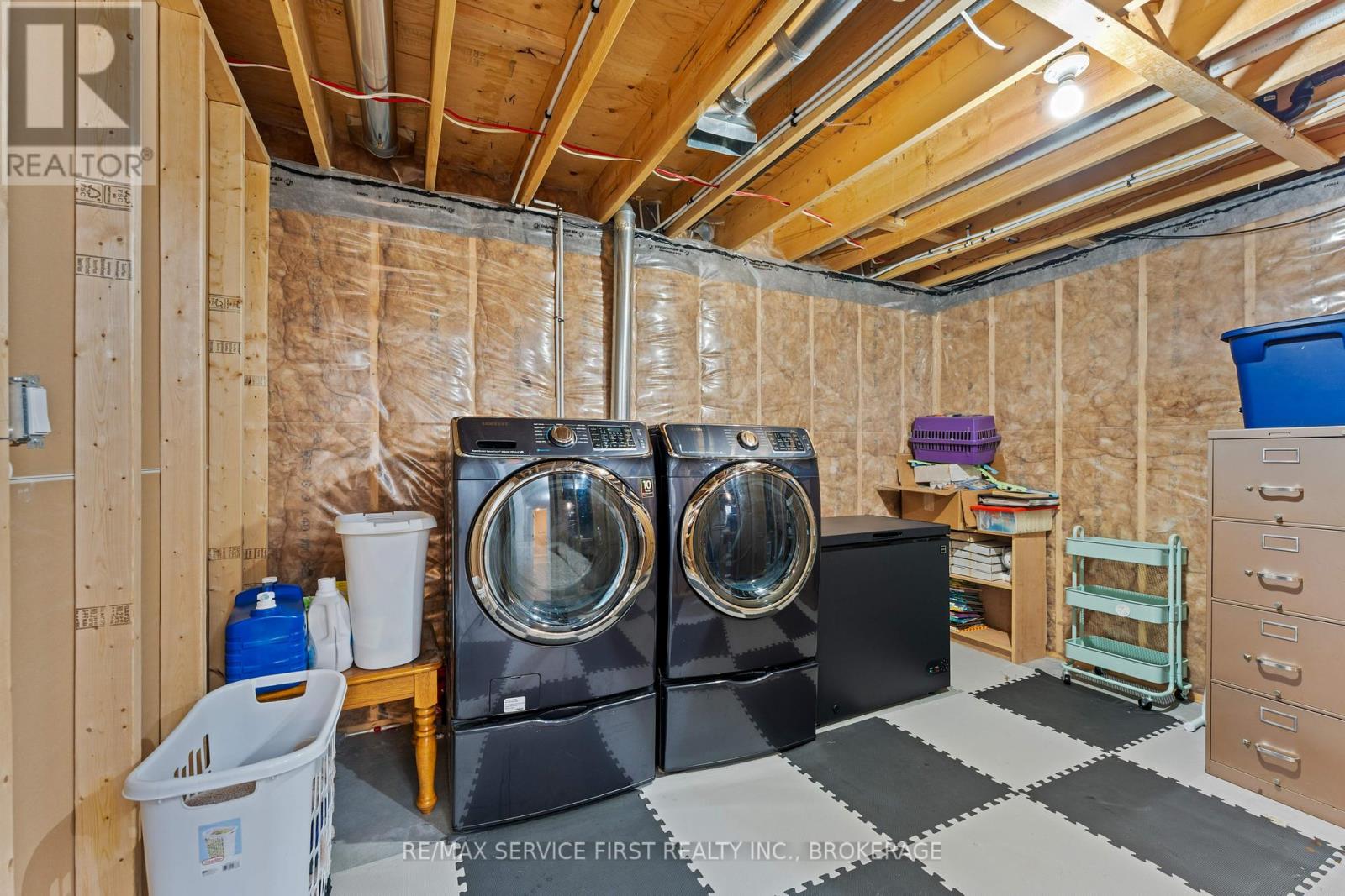 141 CHAMPAGNE CRESCENT - 28