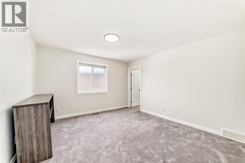 76 SADDLELAKE GREEN NE - 24