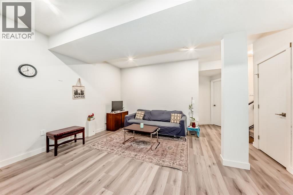 76 SADDLELAKE GREEN NE - 37