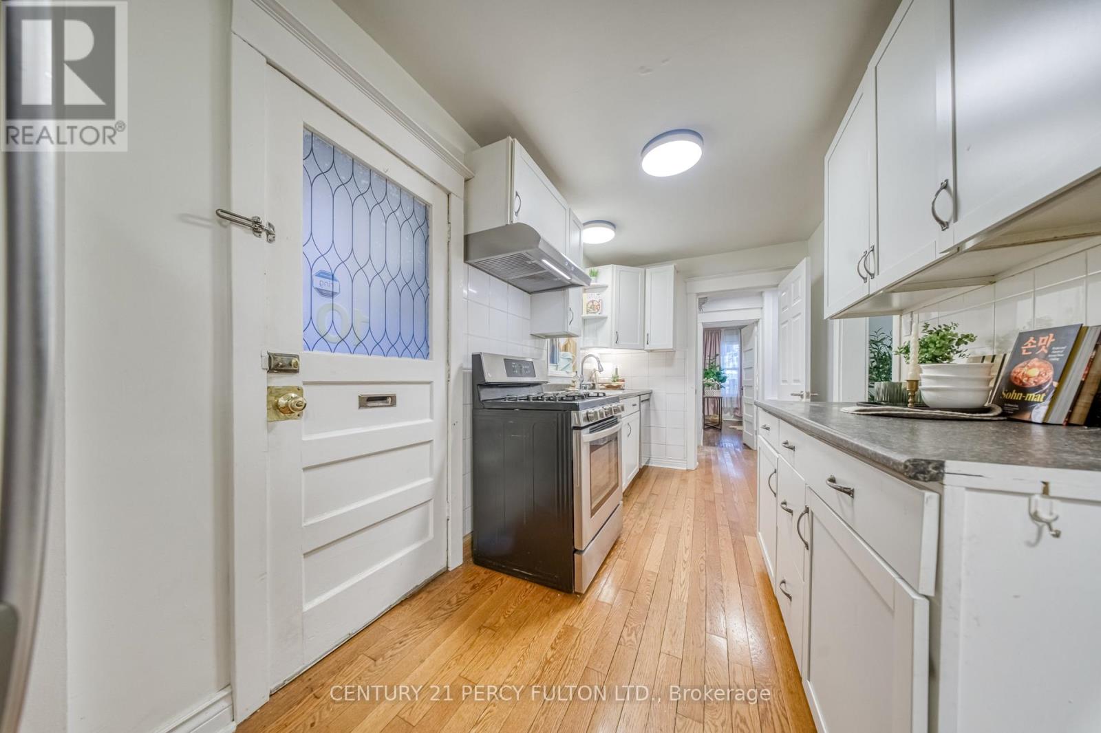 10 REDWOOD AVENUE - 10