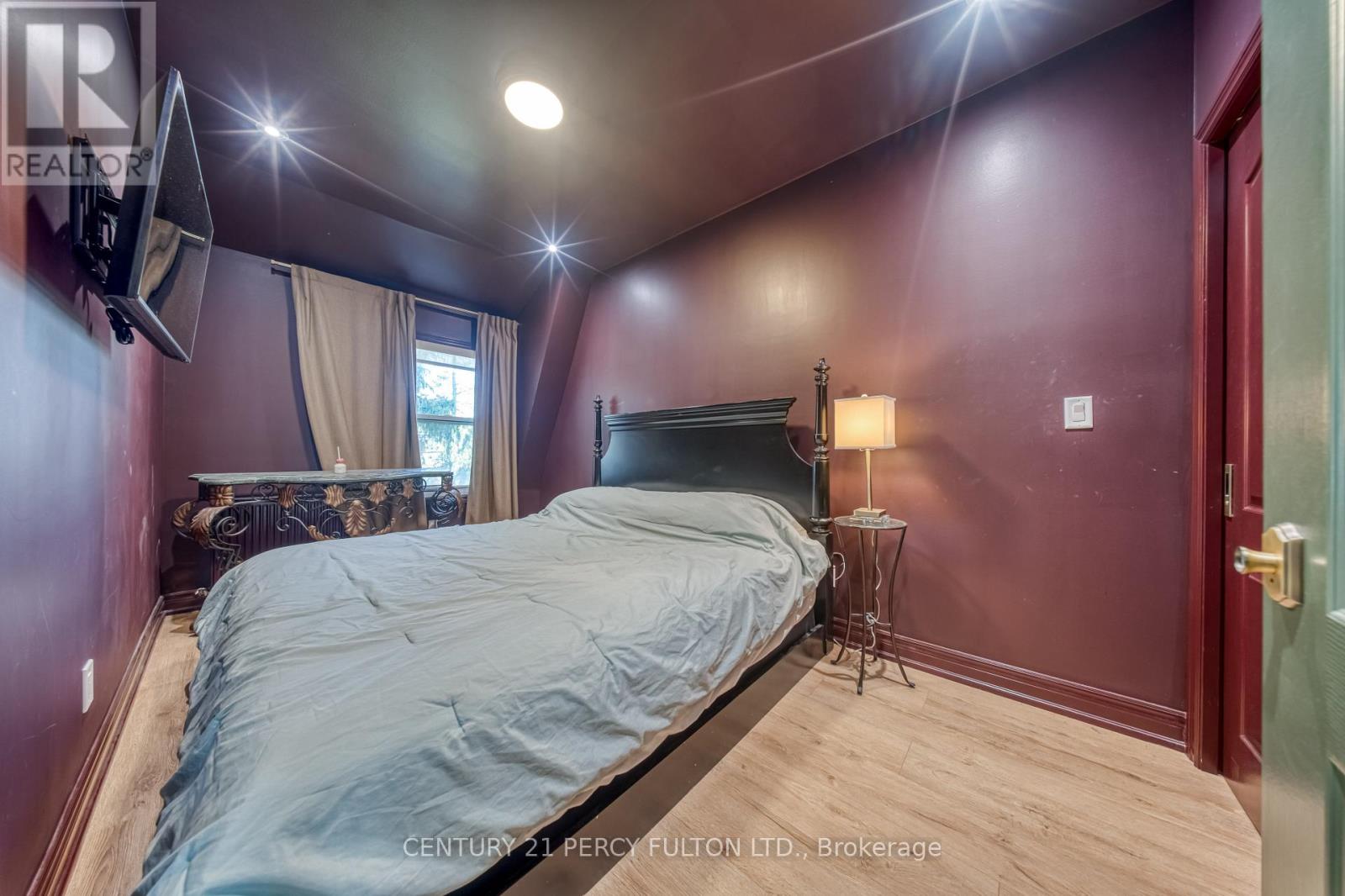 10 REDWOOD AVENUE - 24
