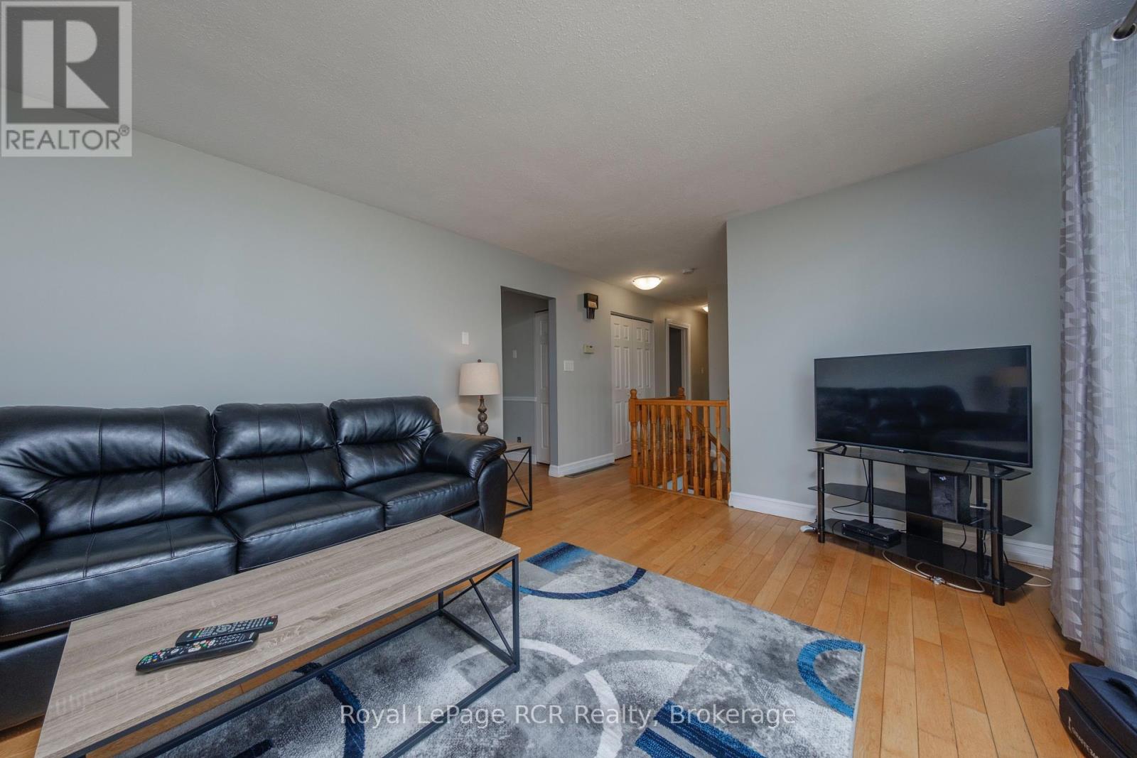 383 WELLINGTON STREET - 13