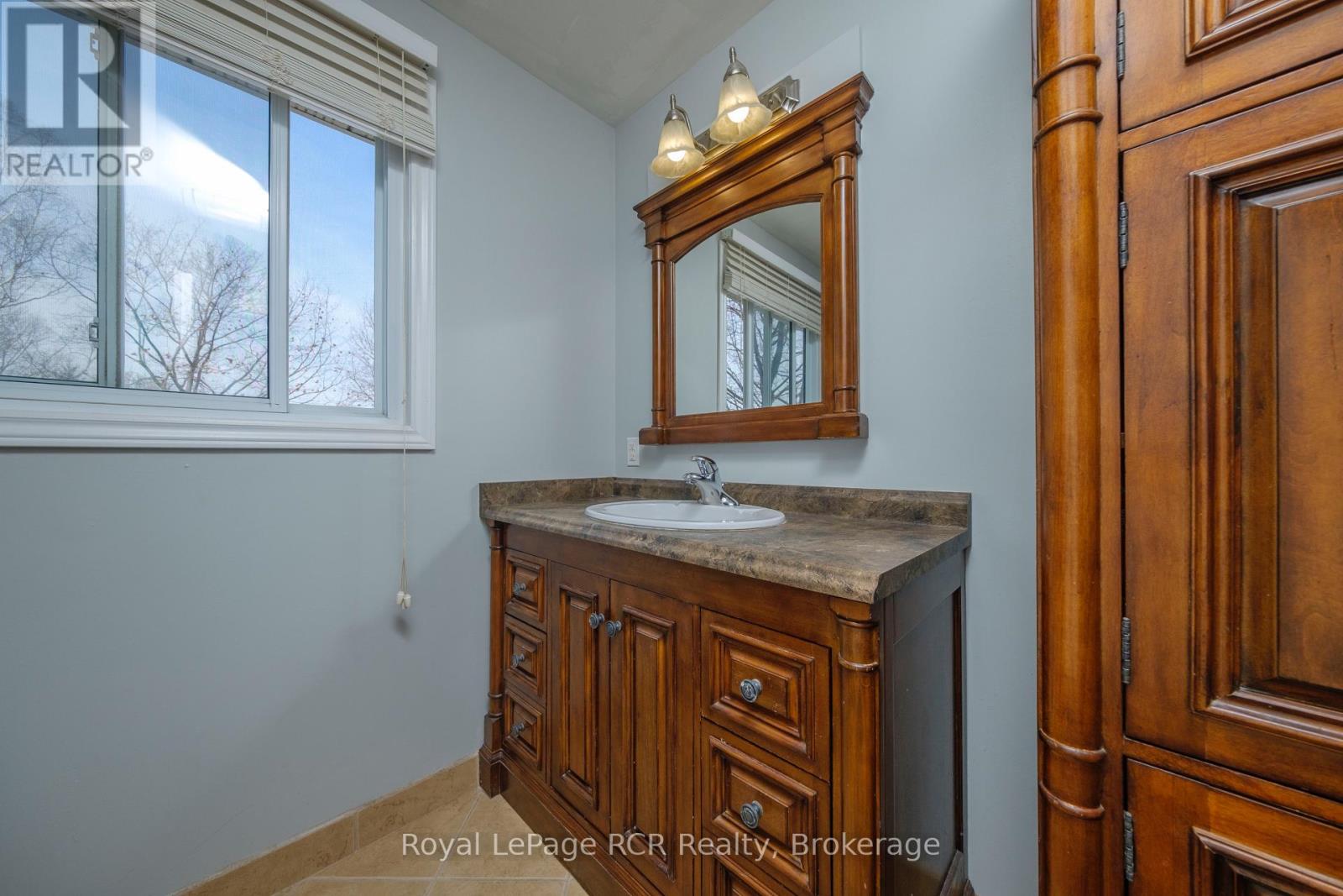 383 WELLINGTON STREET - 23