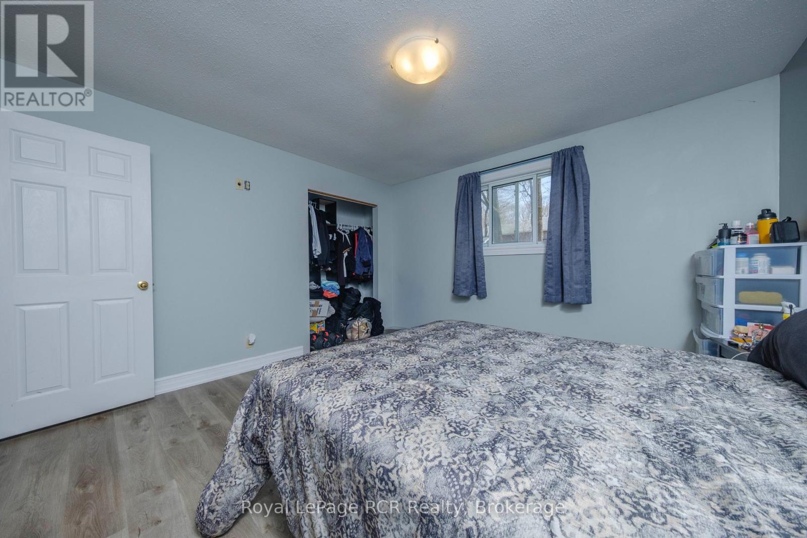 383 WELLINGTON STREET - 27