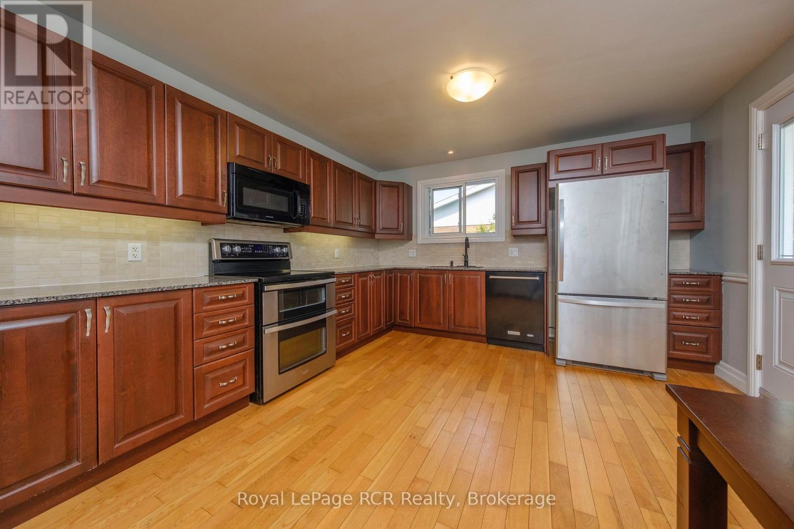 383 WELLINGTON STREET - 14