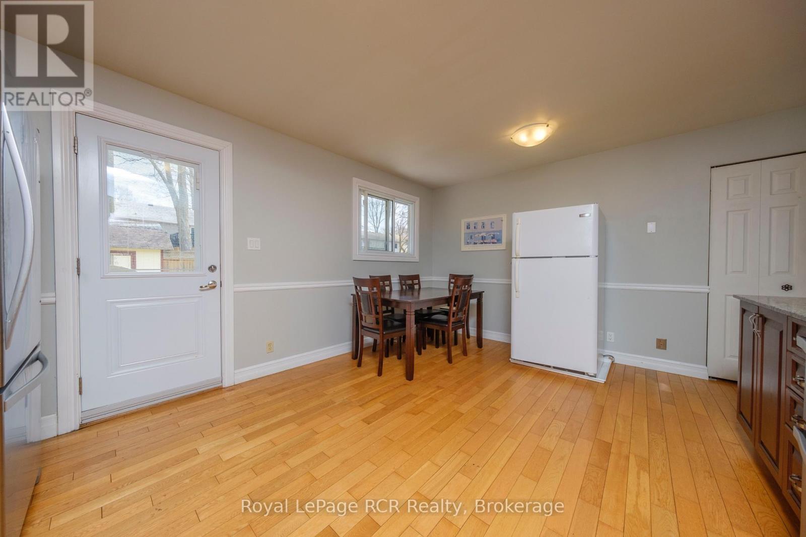 383 WELLINGTON STREET - 16