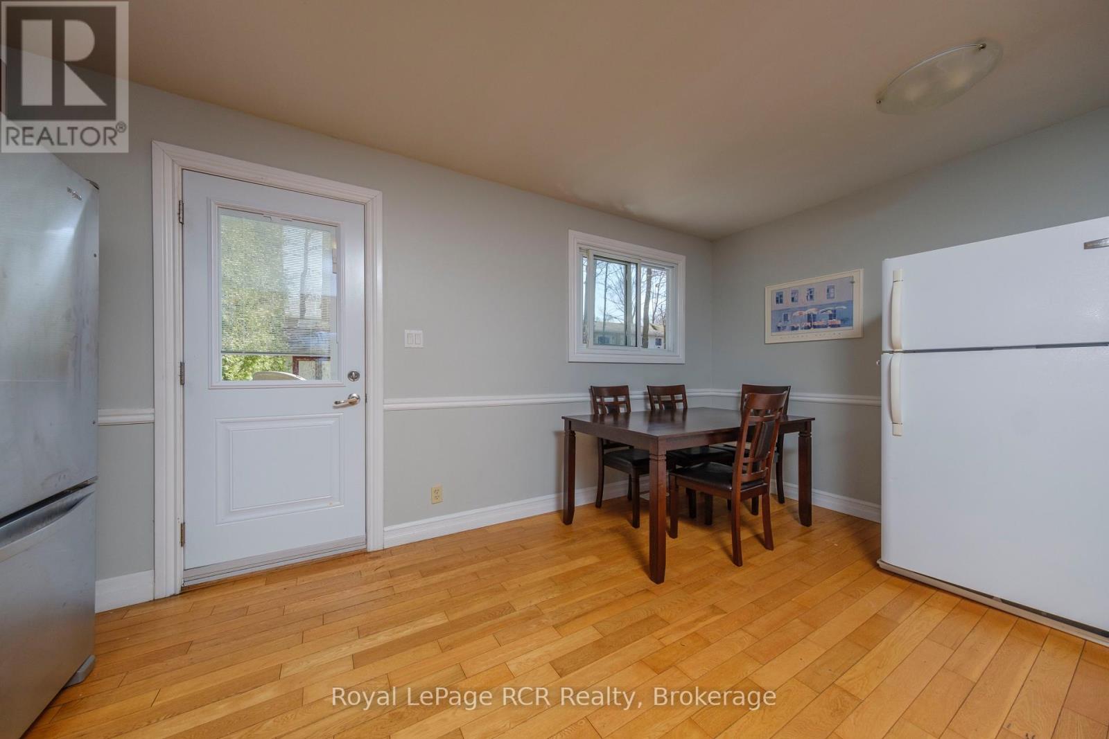 383 WELLINGTON STREET - 18