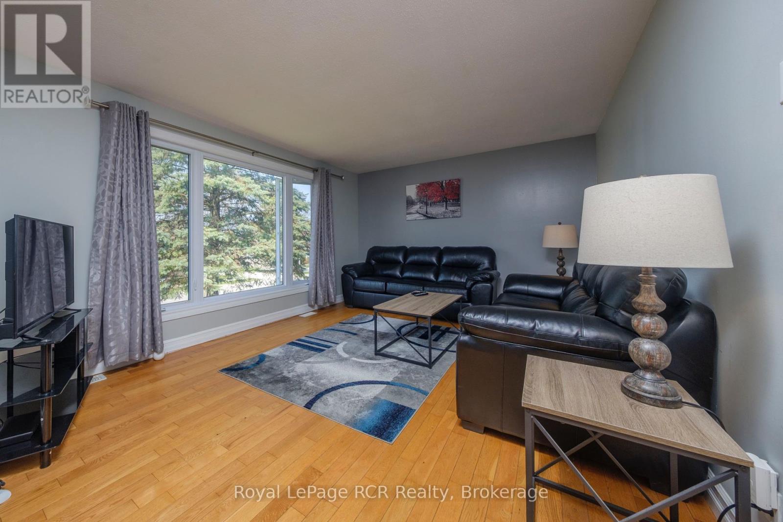 383 WELLINGTON STREET - 12