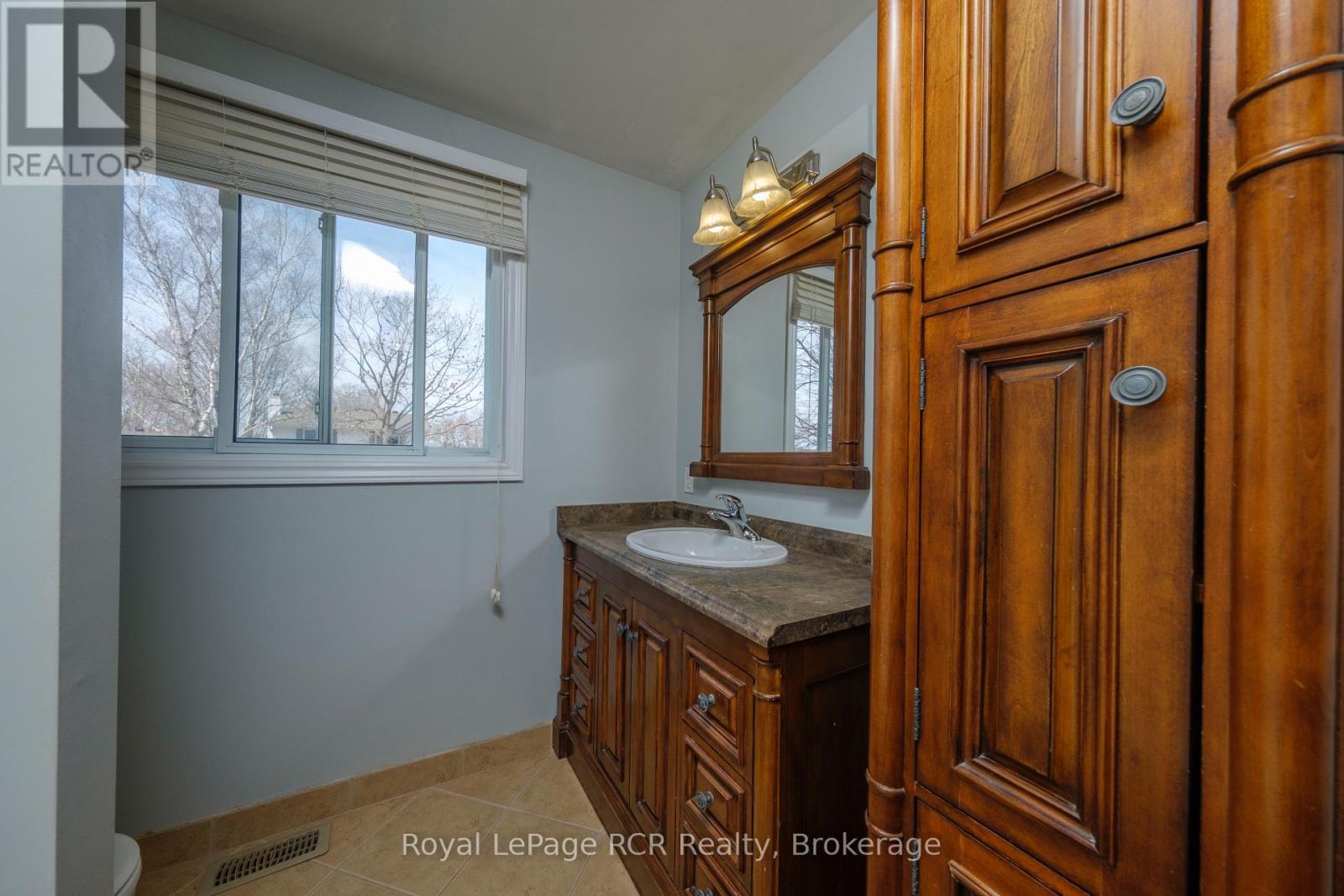 383 WELLINGTON STREET - 24