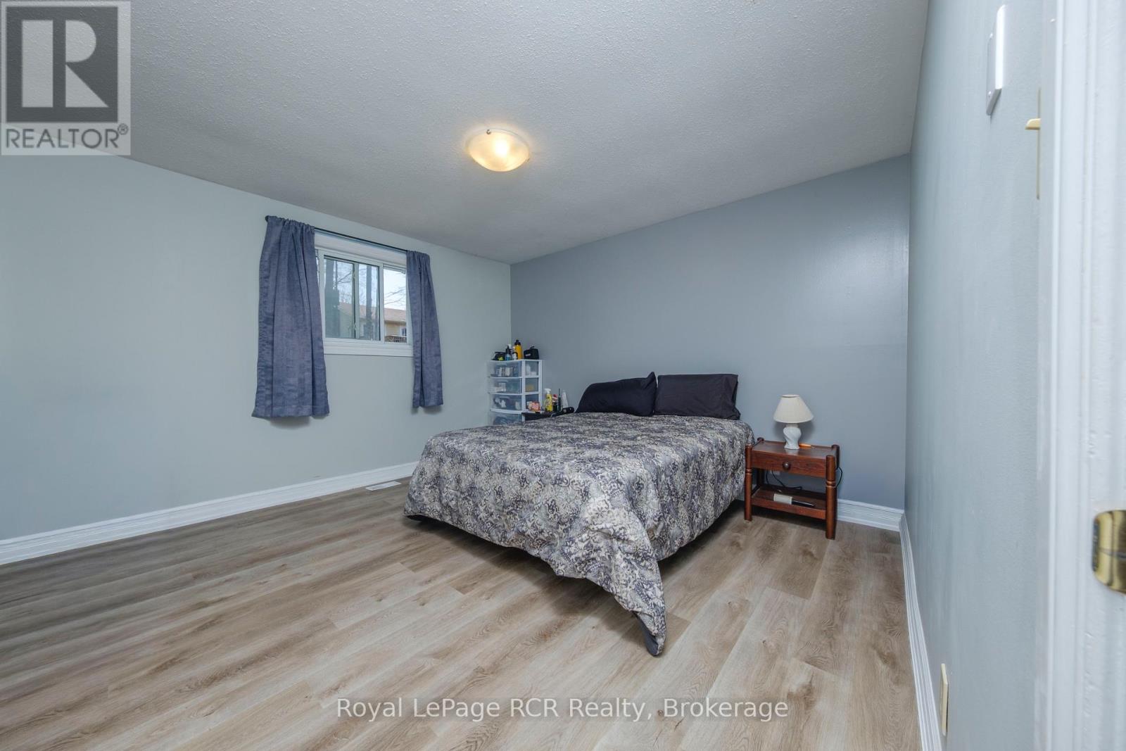 383 WELLINGTON STREET - 26