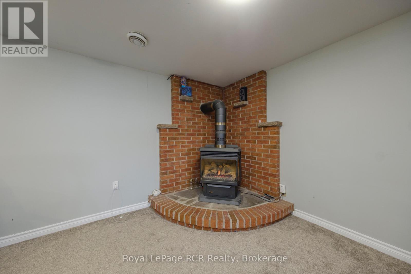383 WELLINGTON STREET - 32