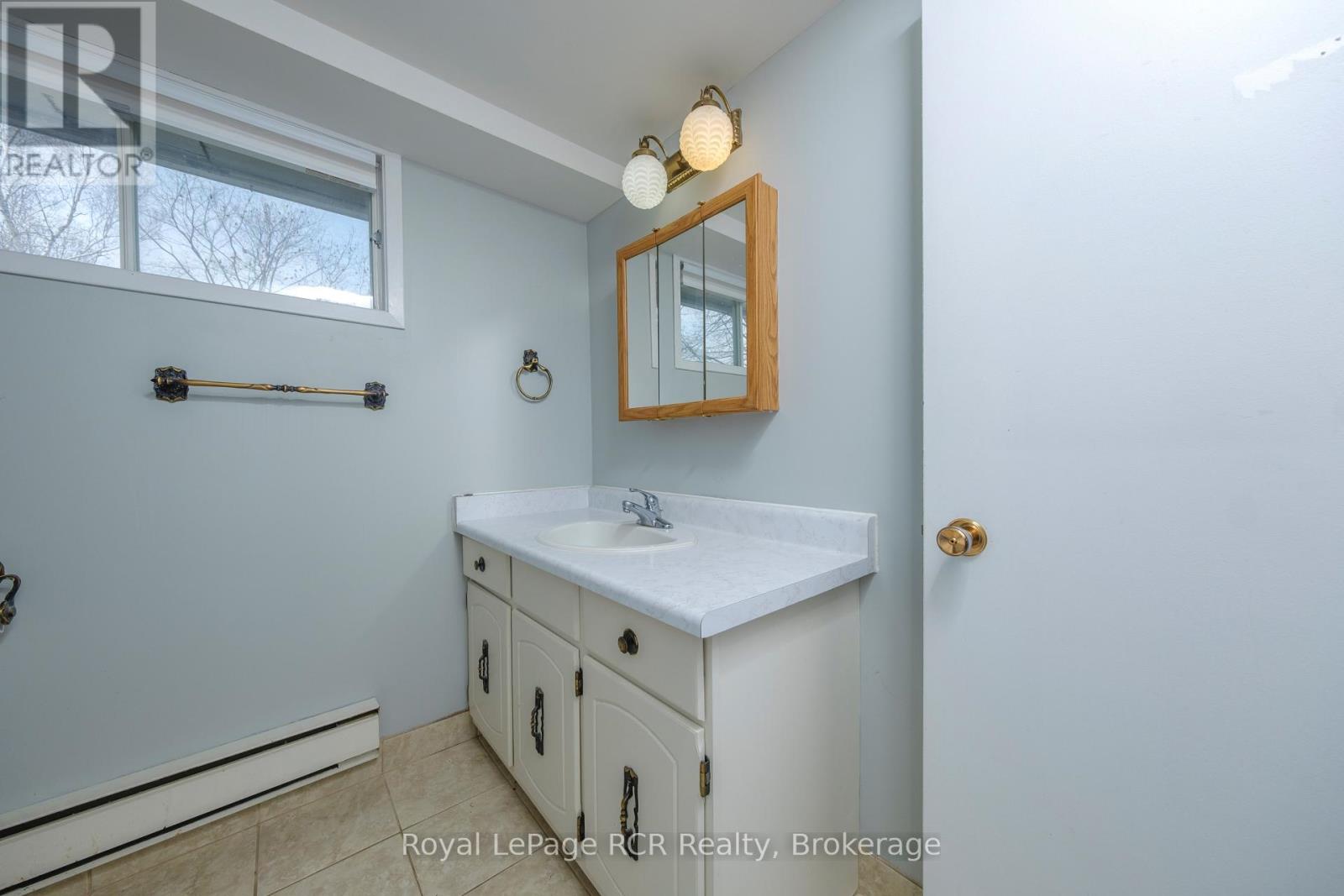 383 WELLINGTON STREET - 38