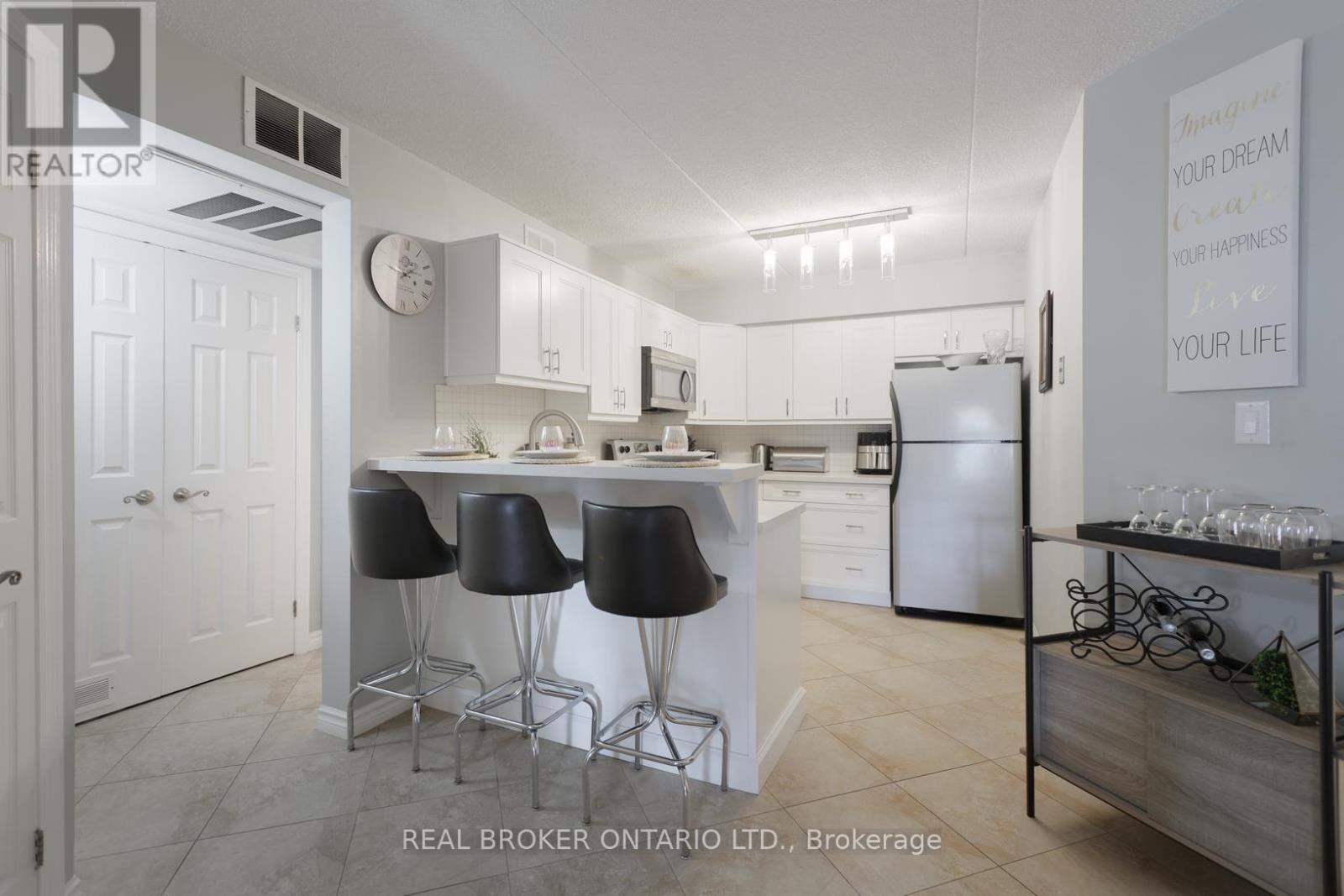 #218 2040 CLEAVER AVENUE - 4