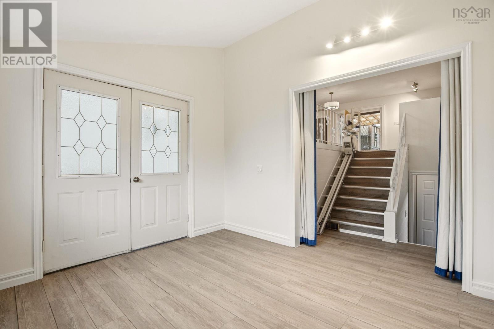 Property 3 of 45 of 114 Charleswood Drive