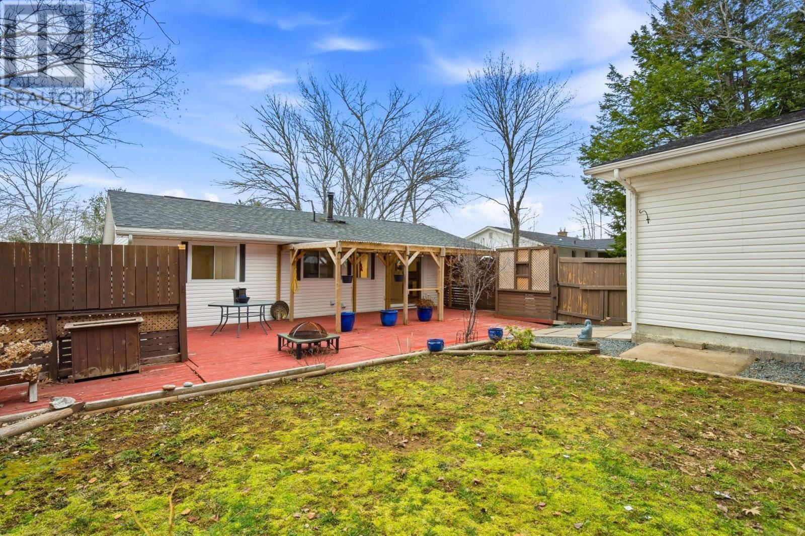 Property 40 of 45 of 114 Charleswood Drive