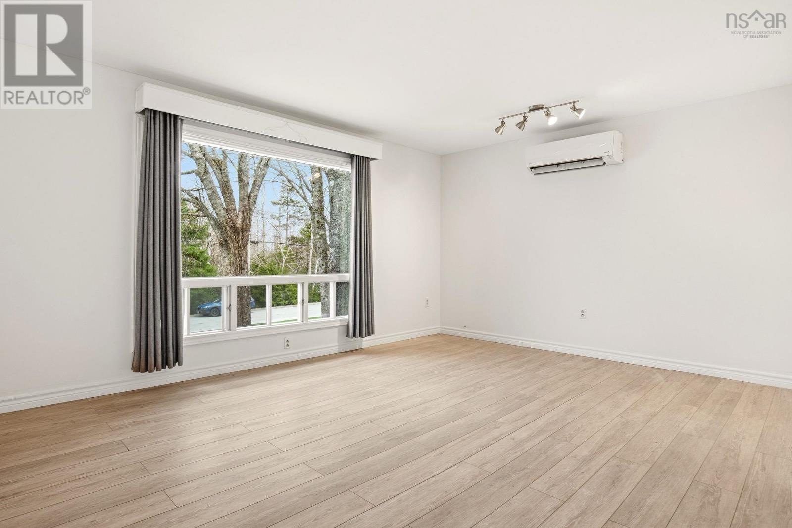 Property 6 of 45 of 114 Charleswood Drive