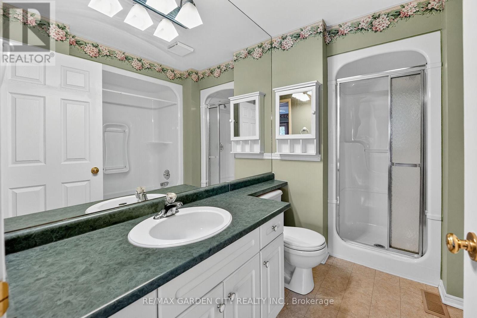 #39 121 GLEN MORRIS DRIVE - 18