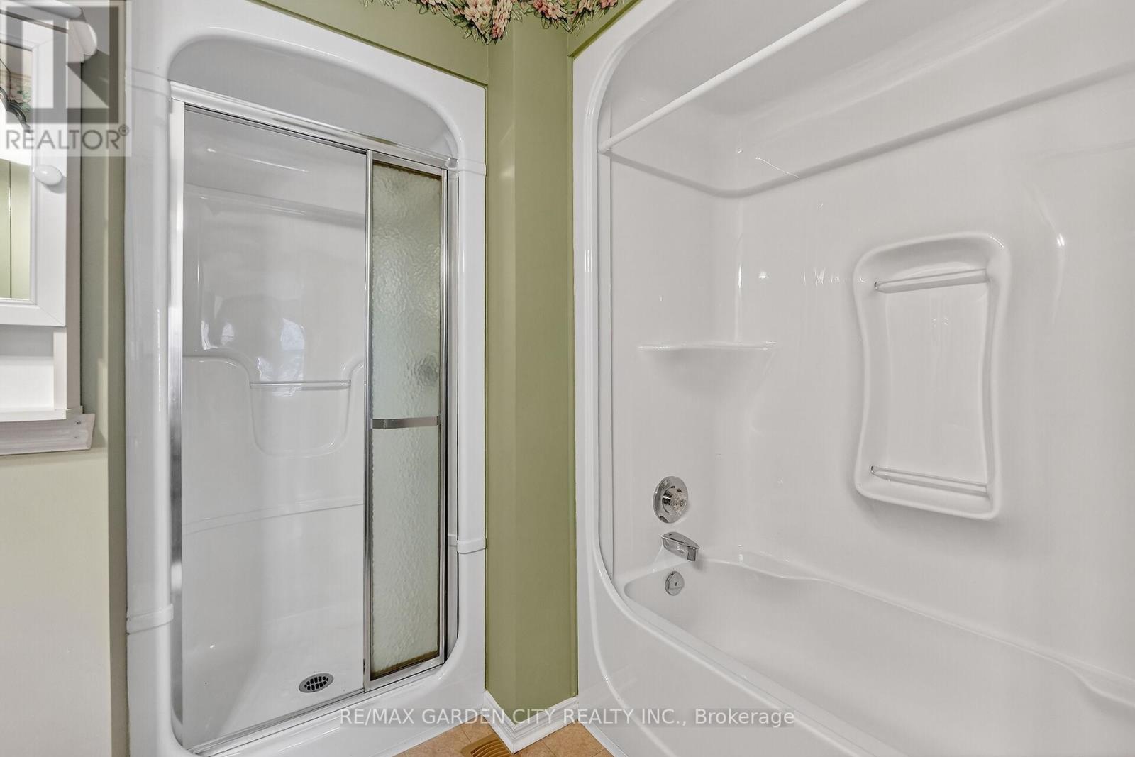#39 121 GLEN MORRIS DRIVE - 19