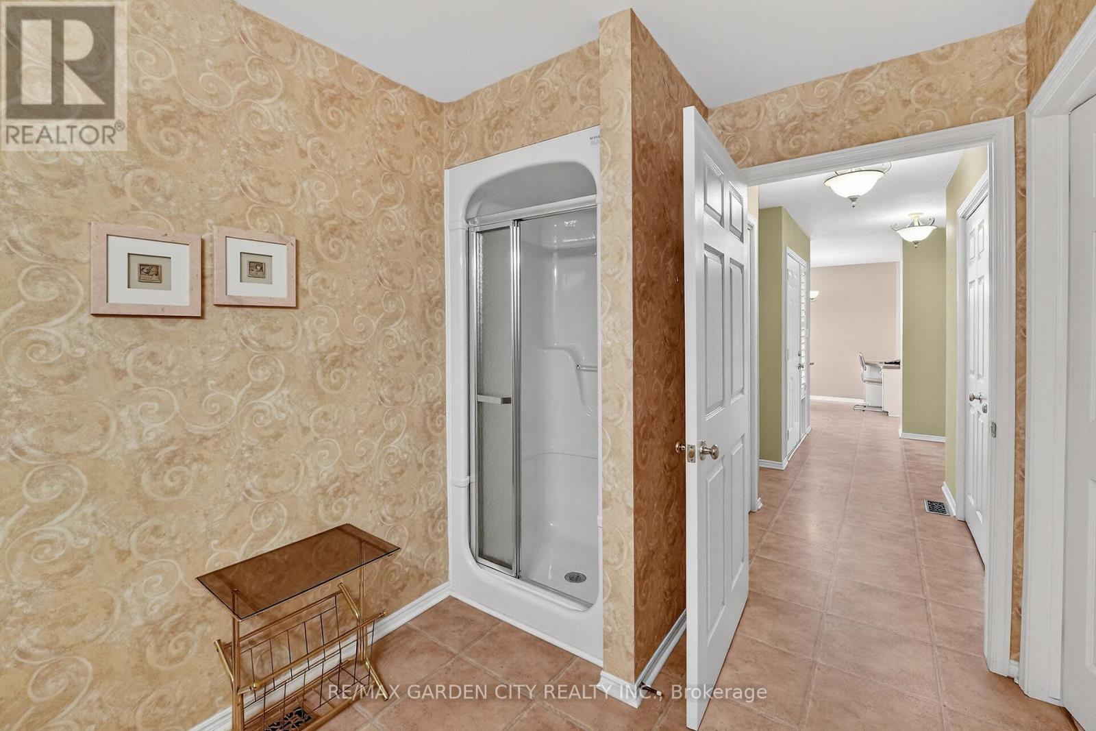 #39 121 GLEN MORRIS DRIVE - 23
