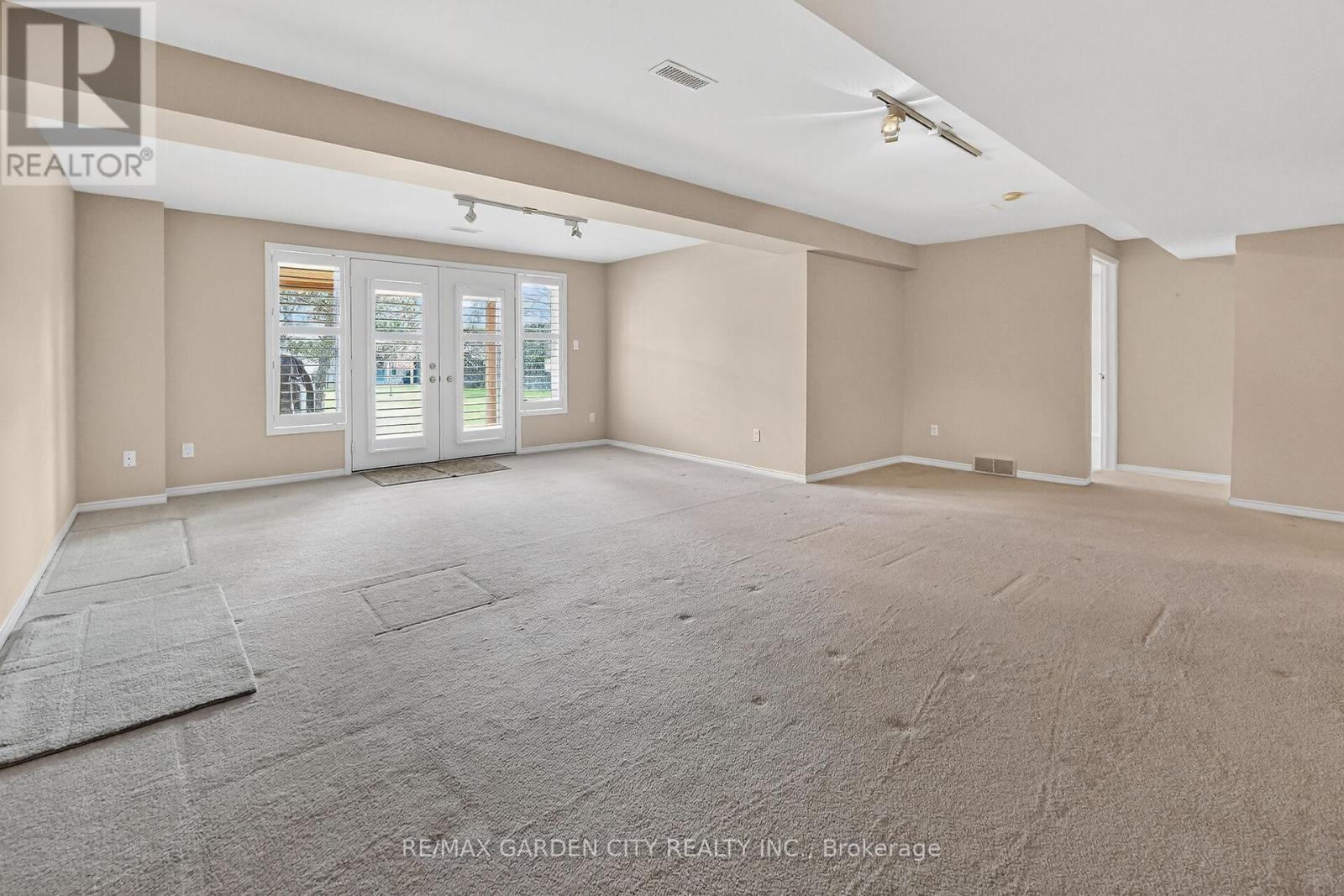 #39 121 GLEN MORRIS DRIVE - 25