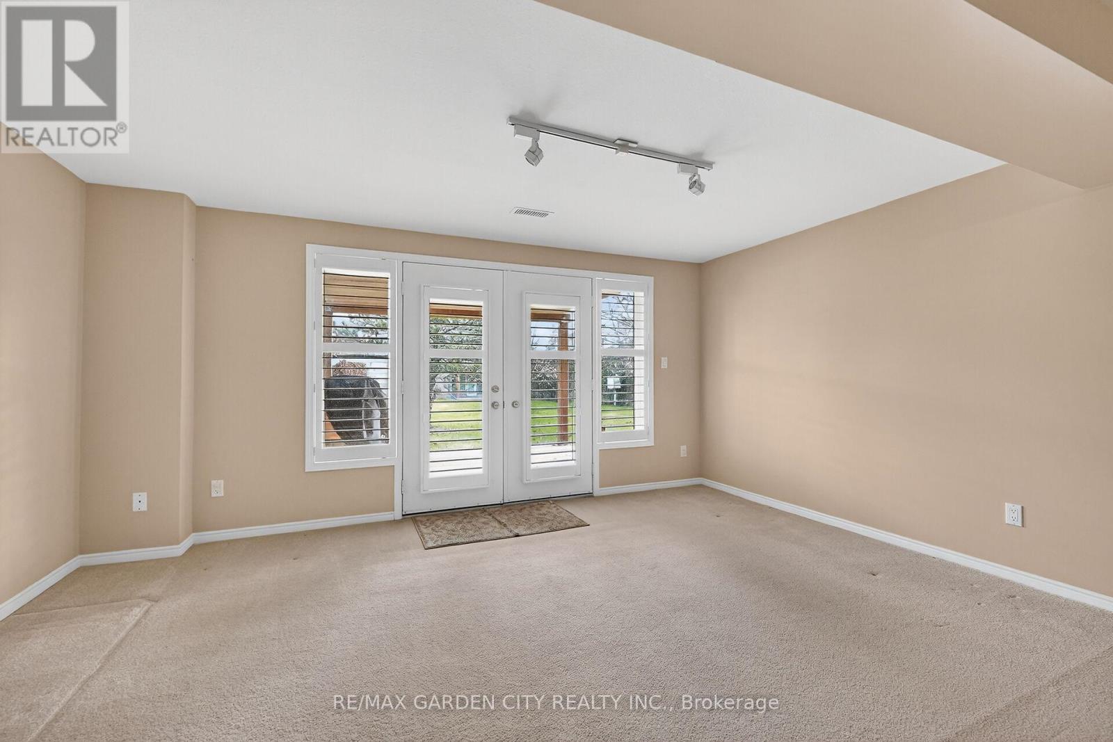 #39 121 GLEN MORRIS DRIVE - 26