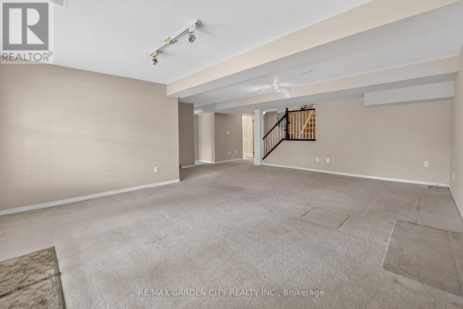 #39 121 GLEN MORRIS DRIVE - 27