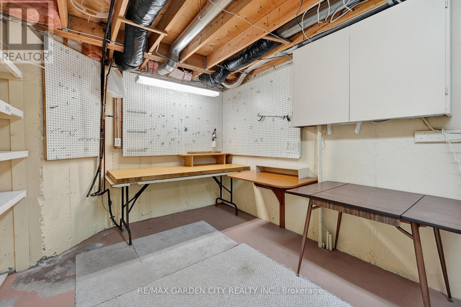 #39 121 GLEN MORRIS DRIVE - 34
