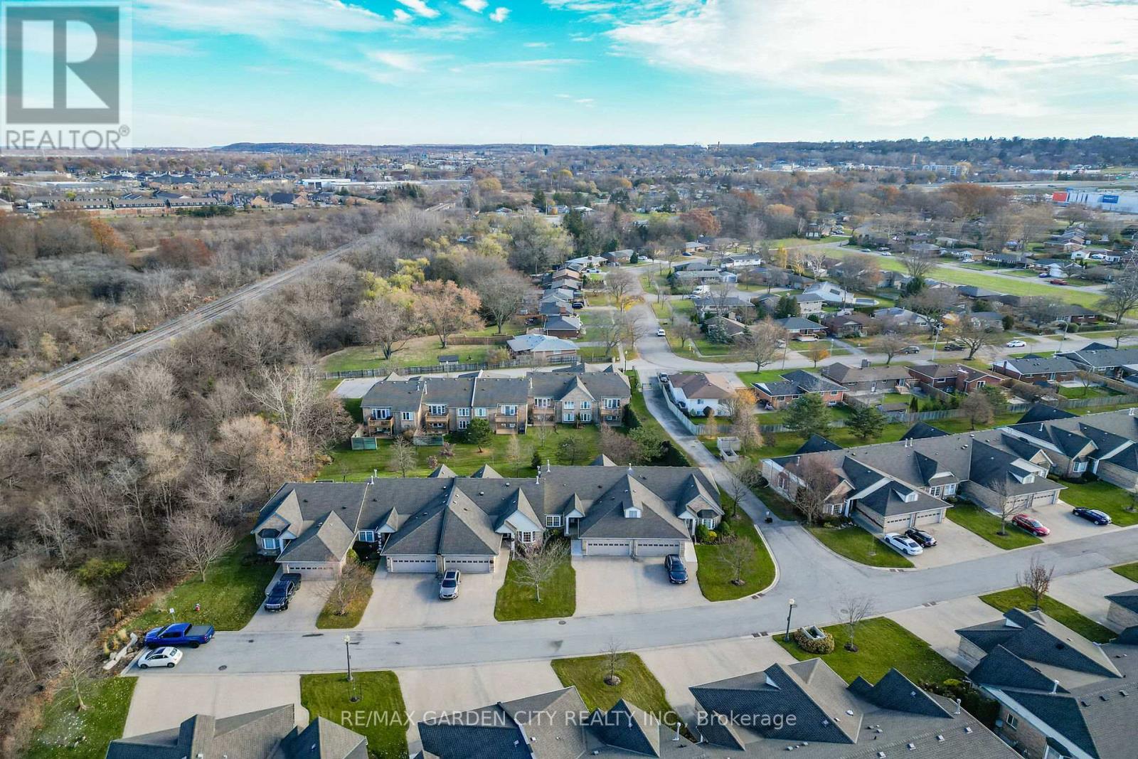 #39 121 GLEN MORRIS DRIVE - 41
