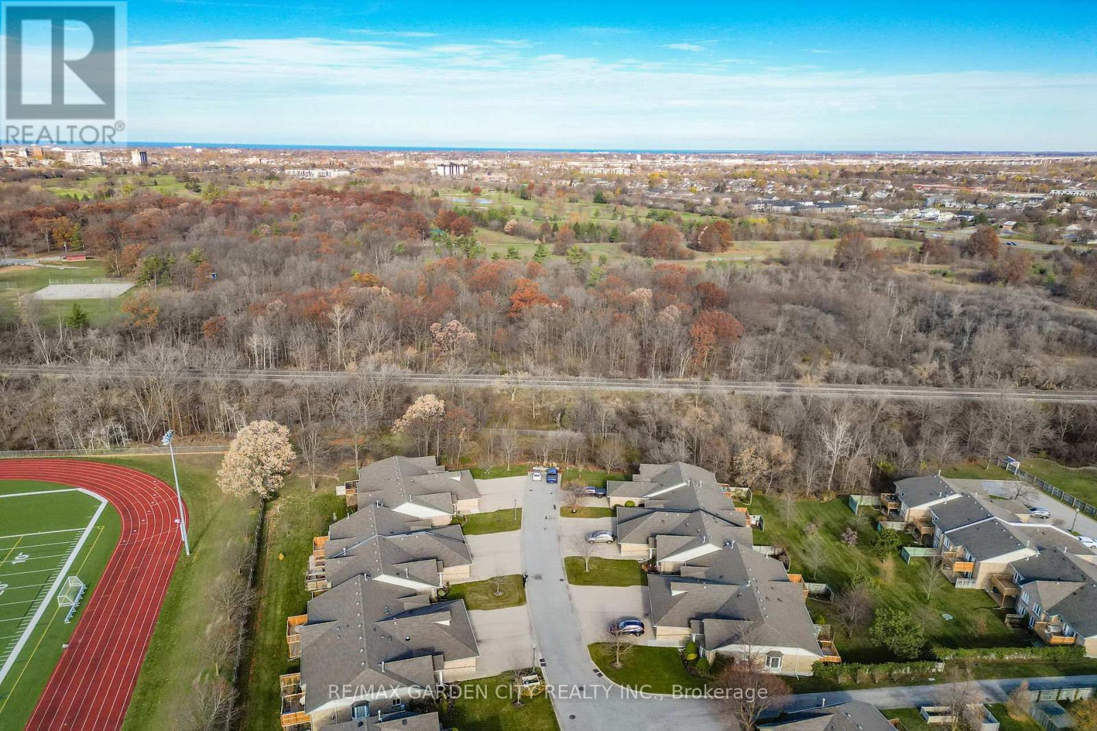 #39 121 GLEN MORRIS DRIVE - 43