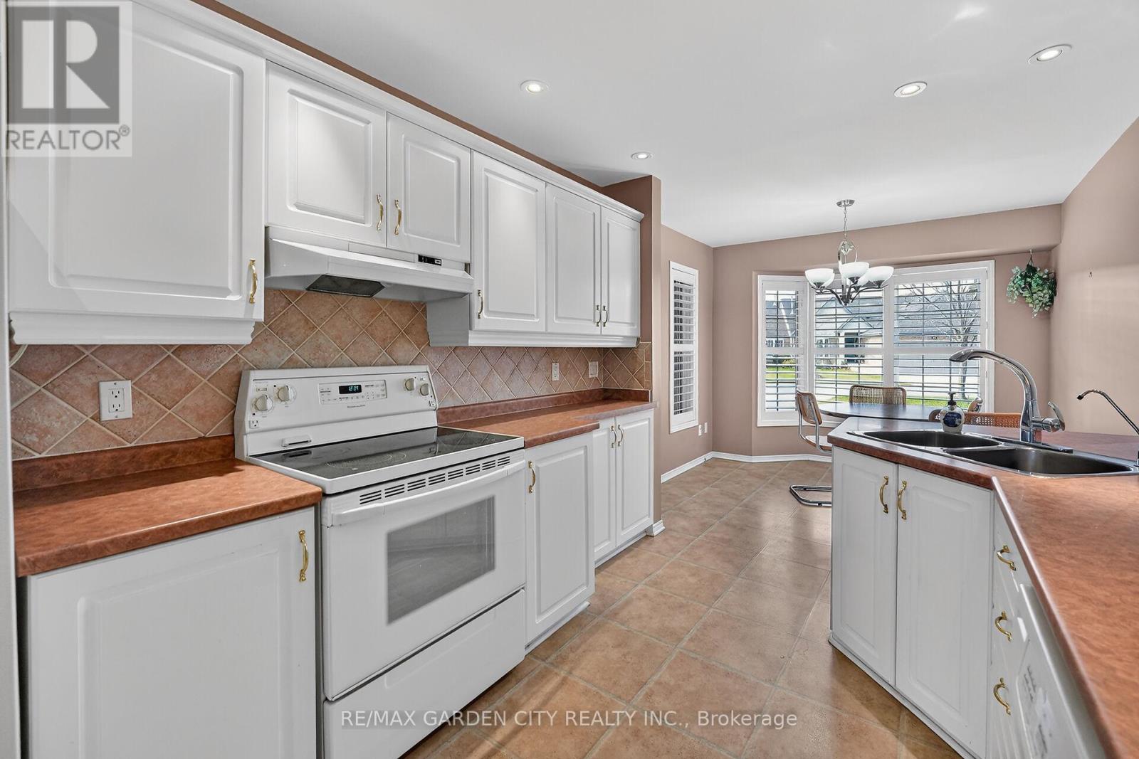 #39 121 GLEN MORRIS DRIVE - 6