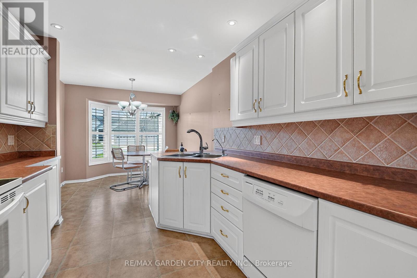 #39 121 GLEN MORRIS DRIVE - 7
