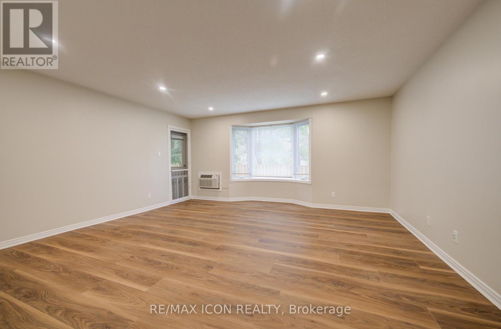 #105 440 DURHAM STREET W - 10