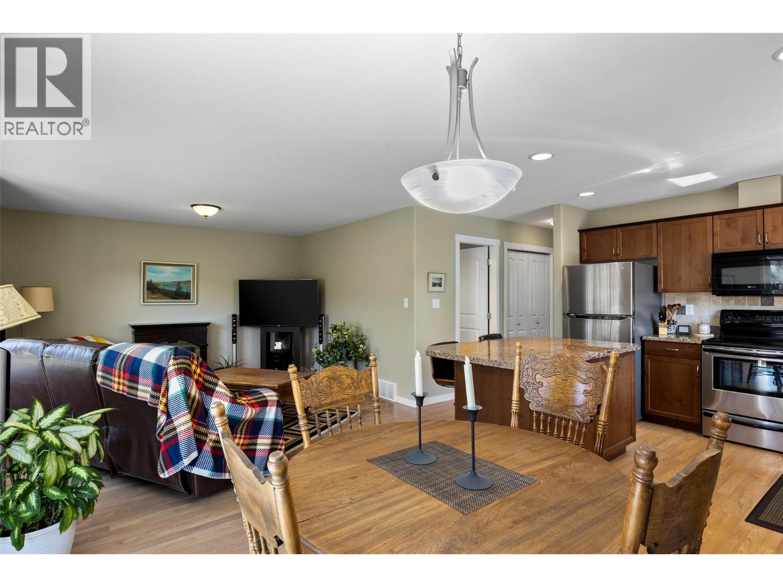 #34 1855 HILLSIDE Drive - 12