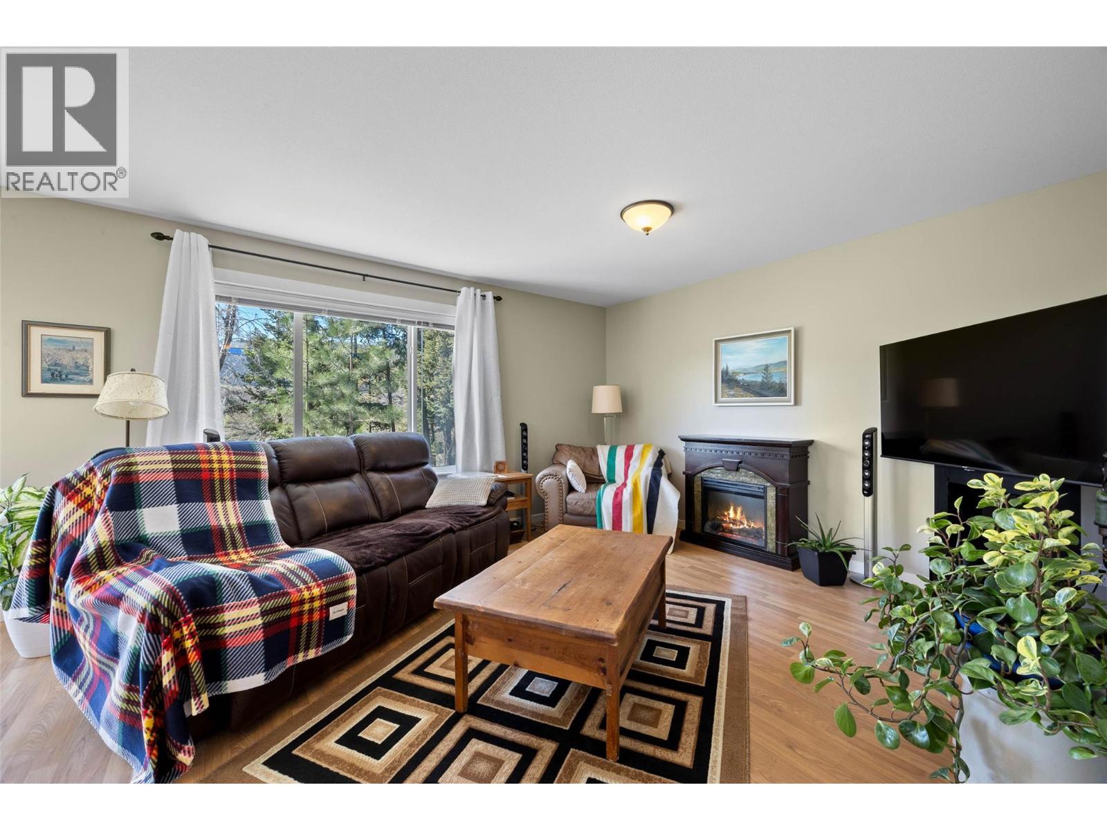 #34 1855 HILLSIDE Drive - 13