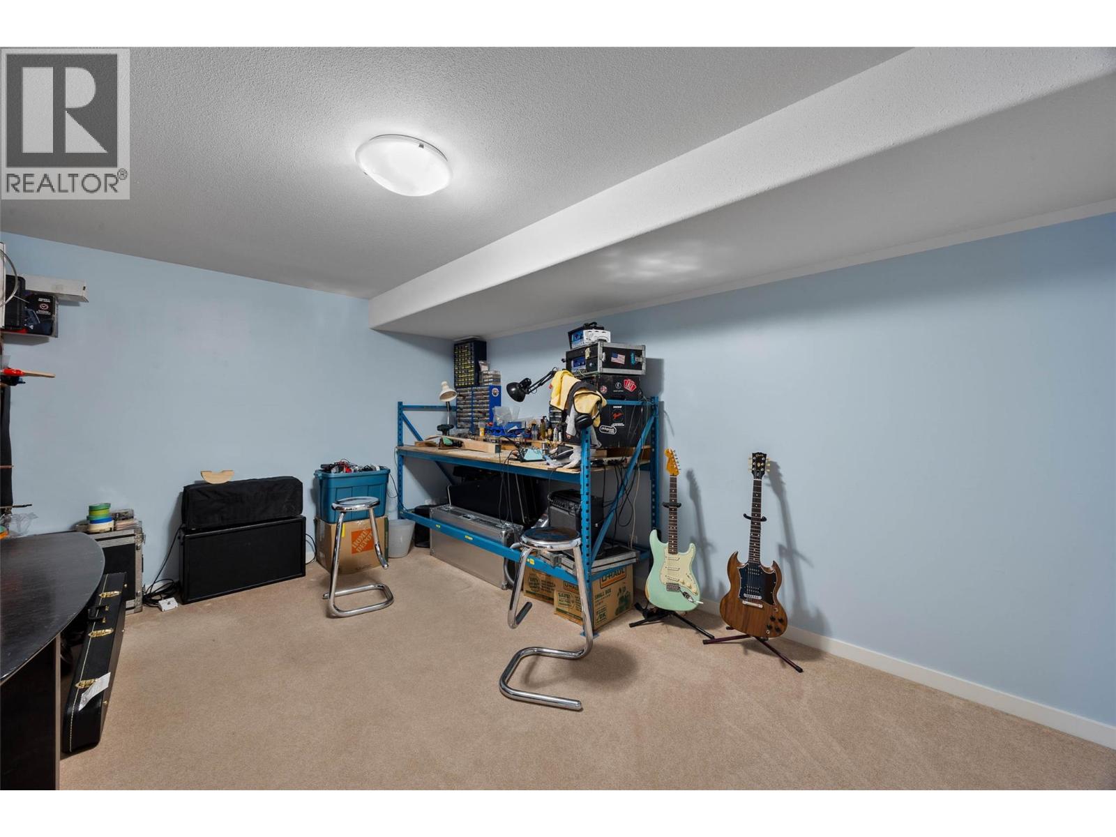 #34 1855 HILLSIDE Drive - 23