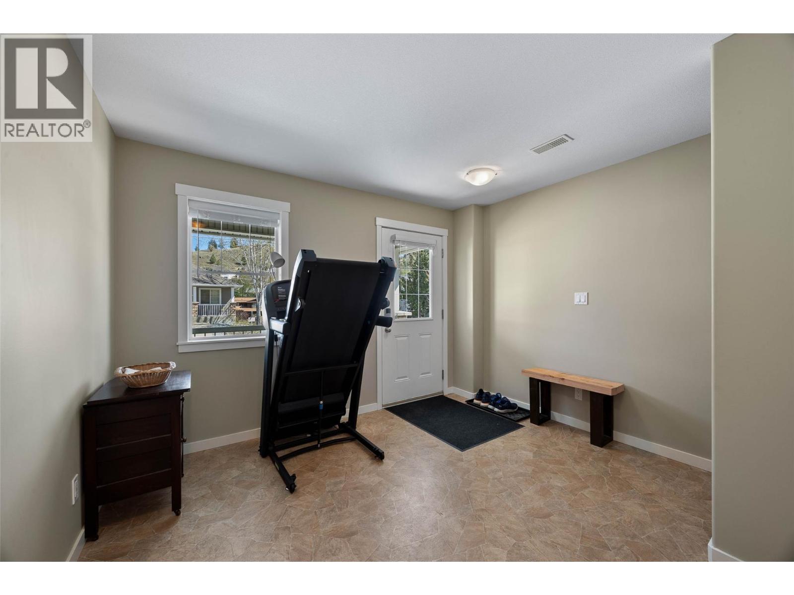 #34 1855 HILLSIDE Drive - 26