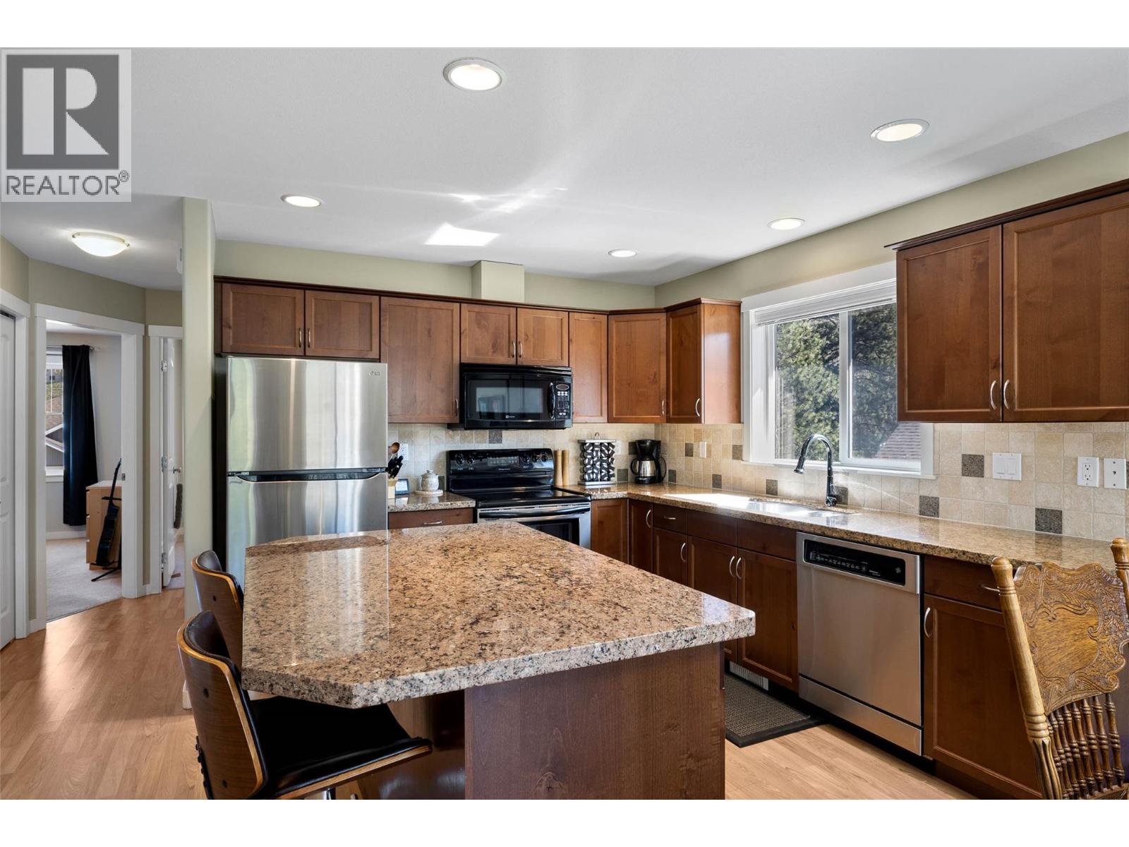 #34 1855 HILLSIDE Drive - 4